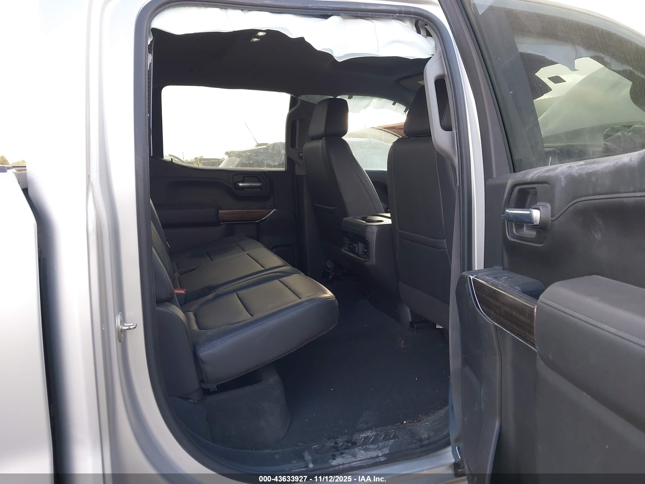 CHEVROLET SILVERADO image 8