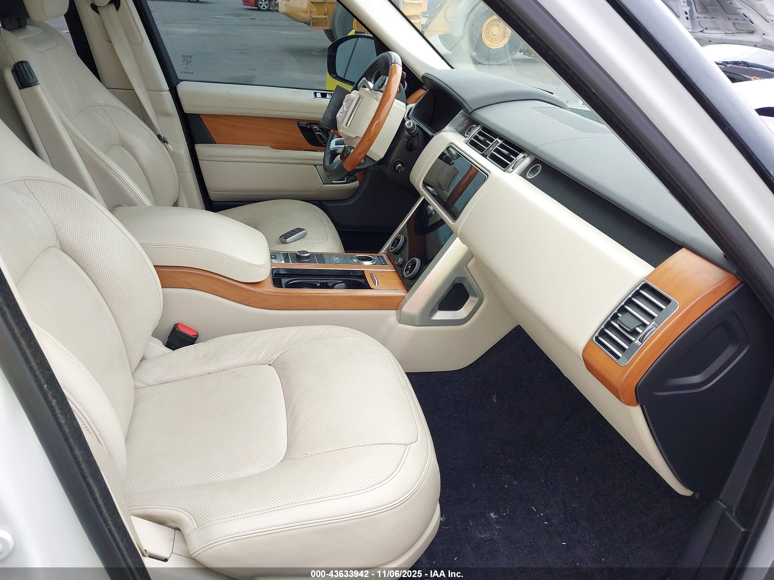 LAND ROVER image 5