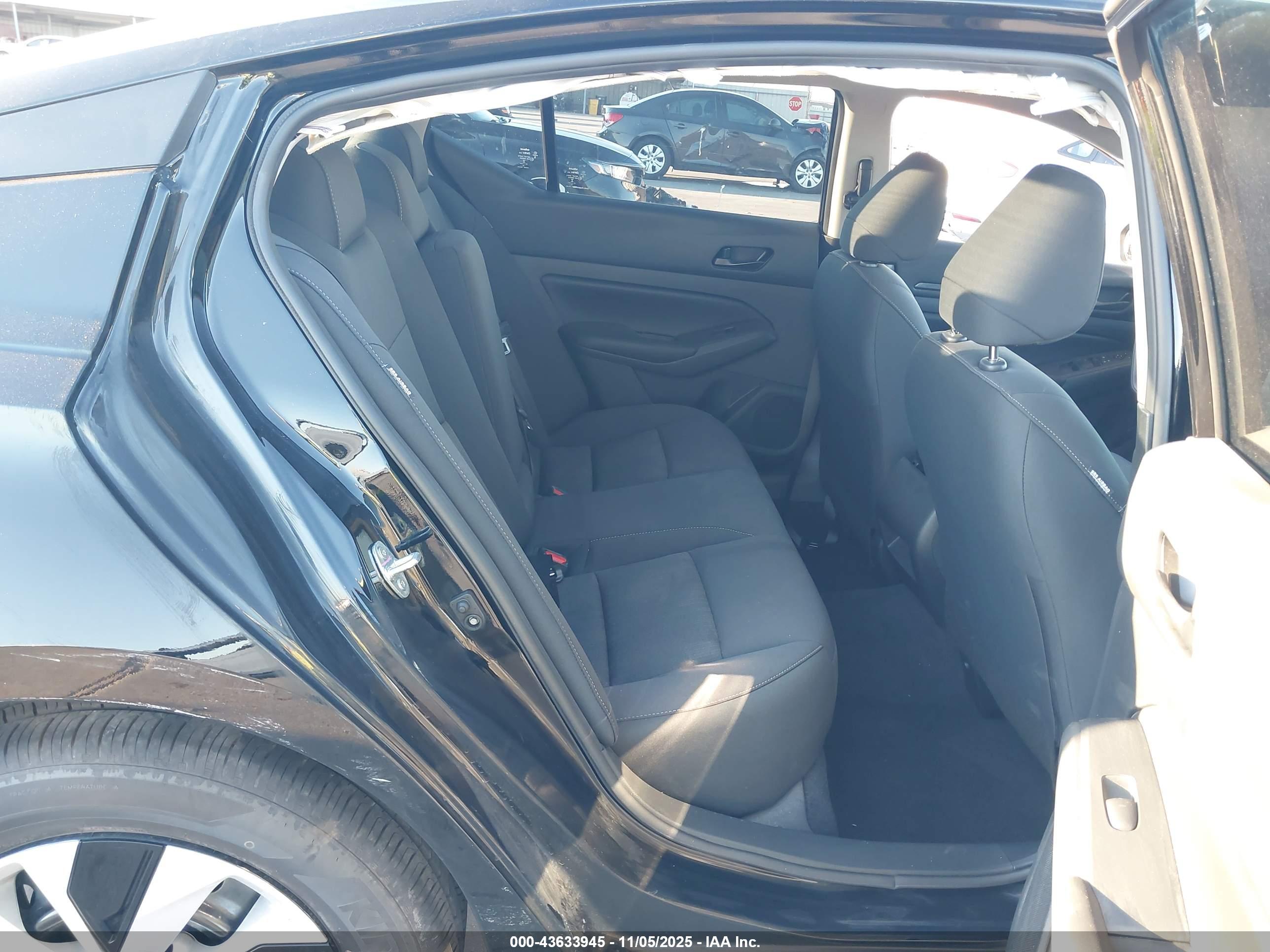 NISSAN ALTIMA image 8