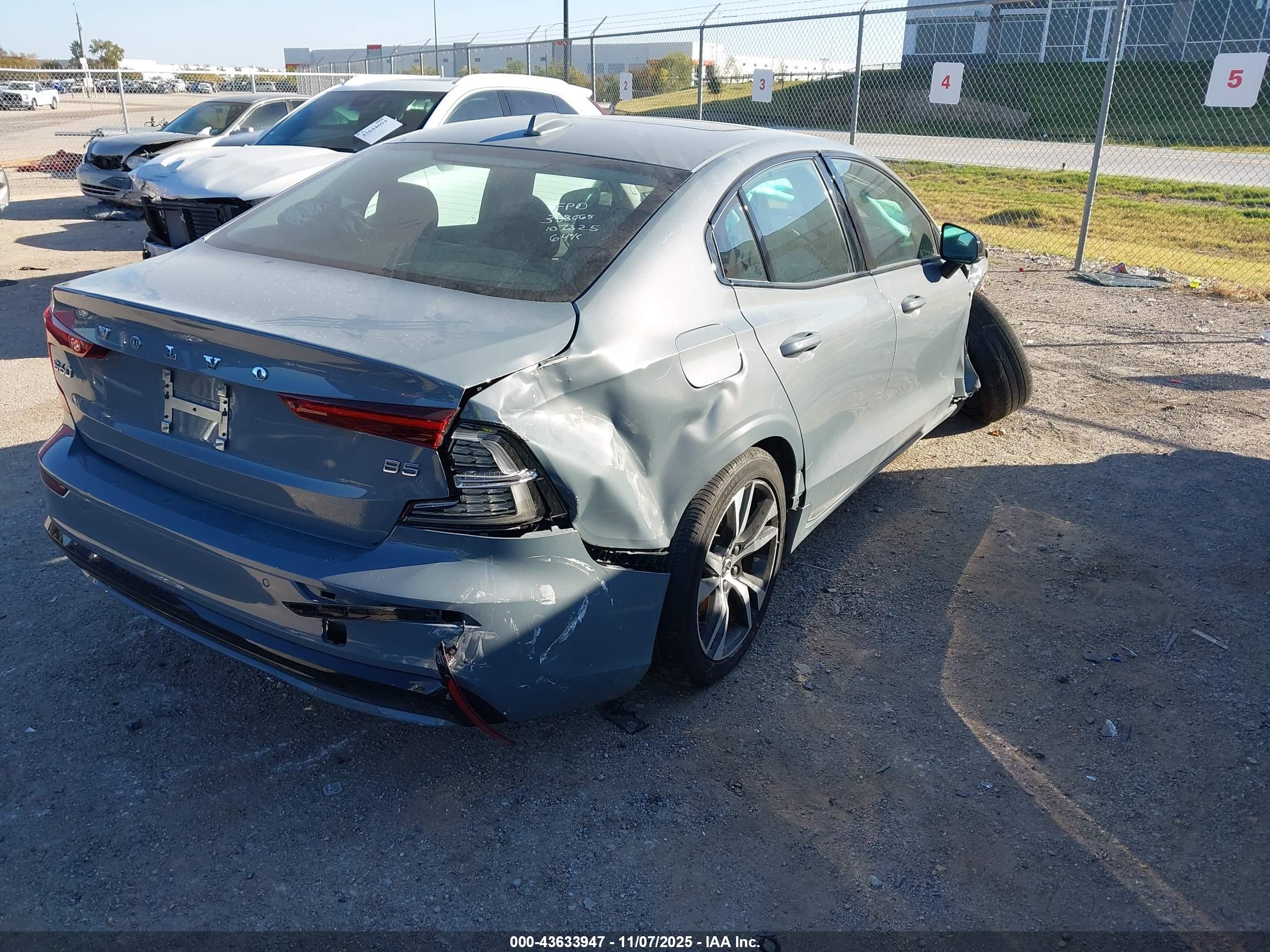 VOLVO S60 image 4