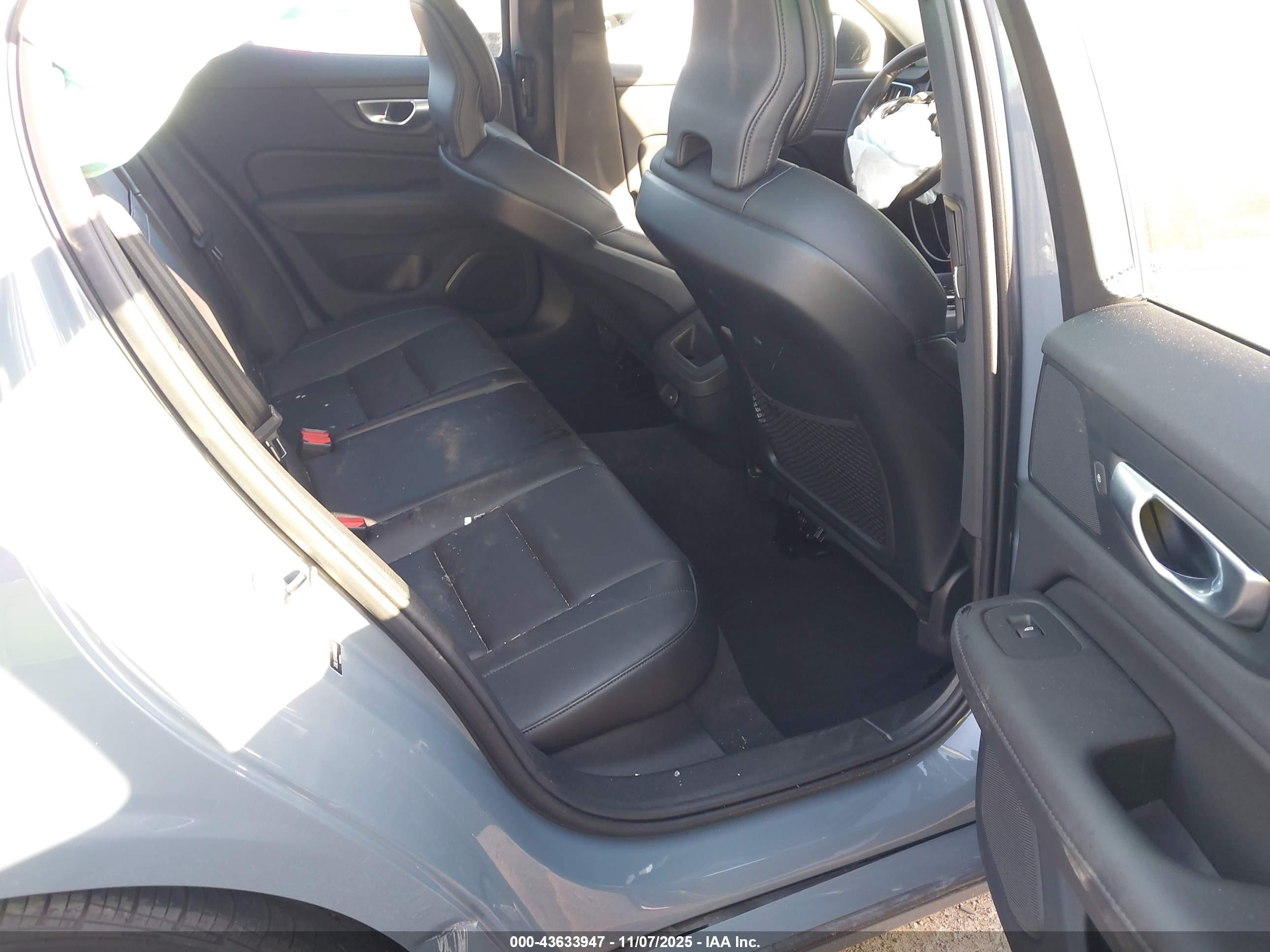VOLVO S60 image 8