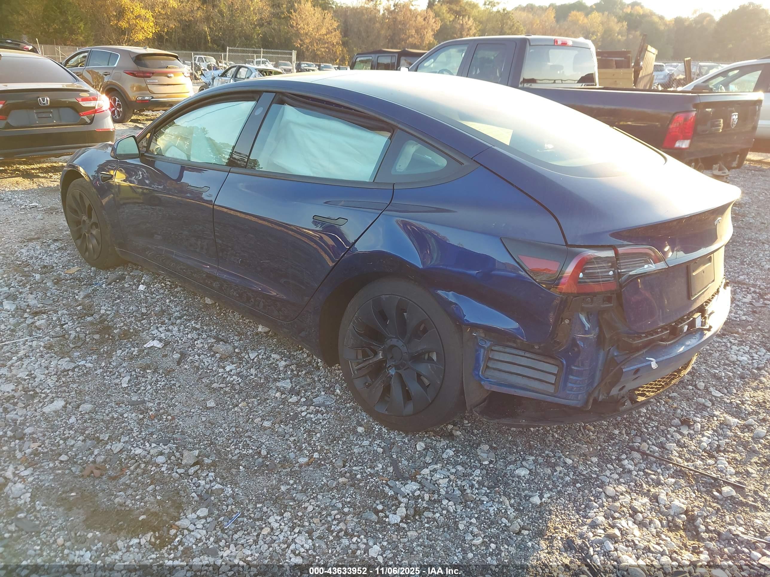 TESLA MODEL image 3