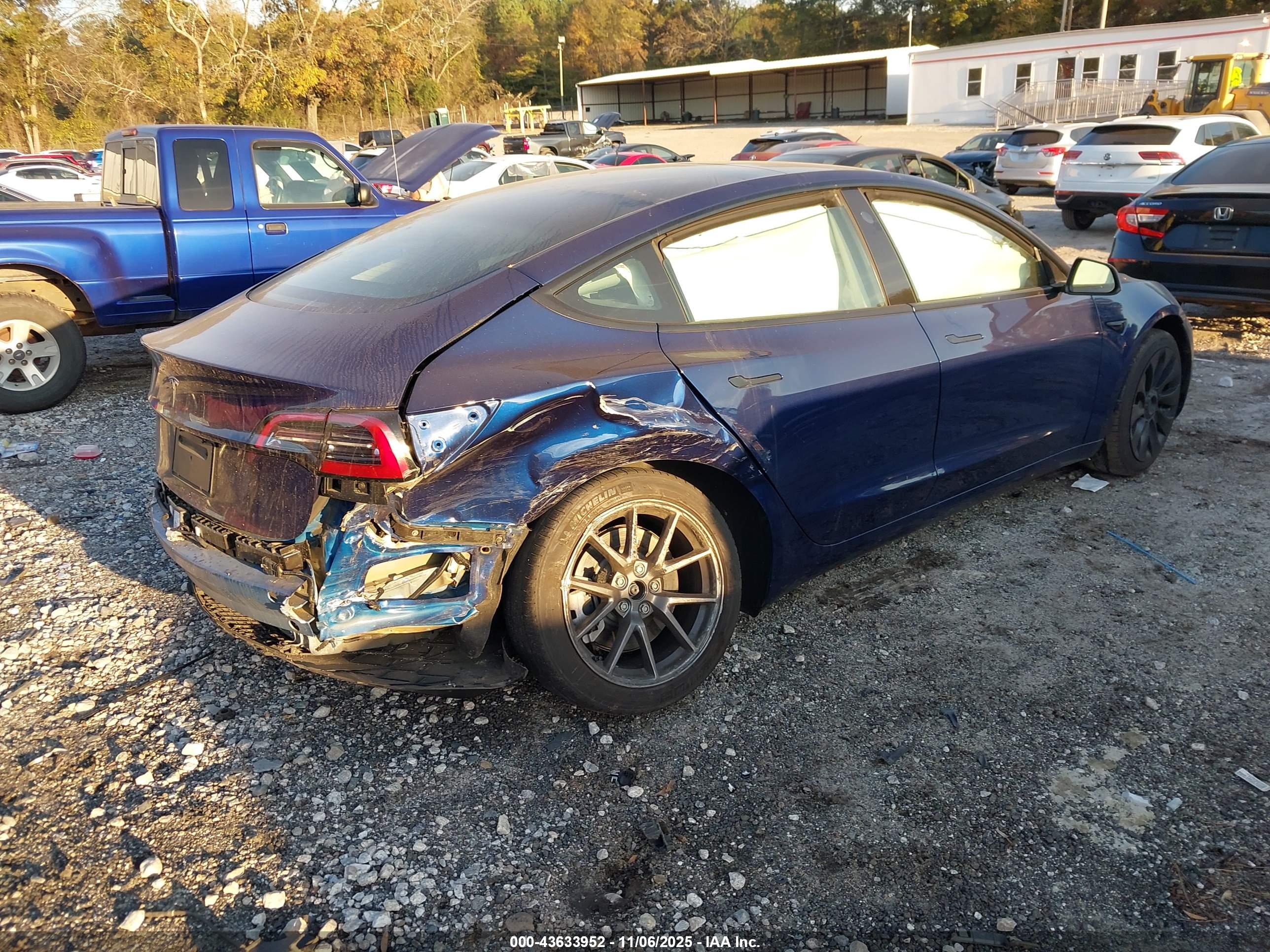 TESLA MODEL image 4