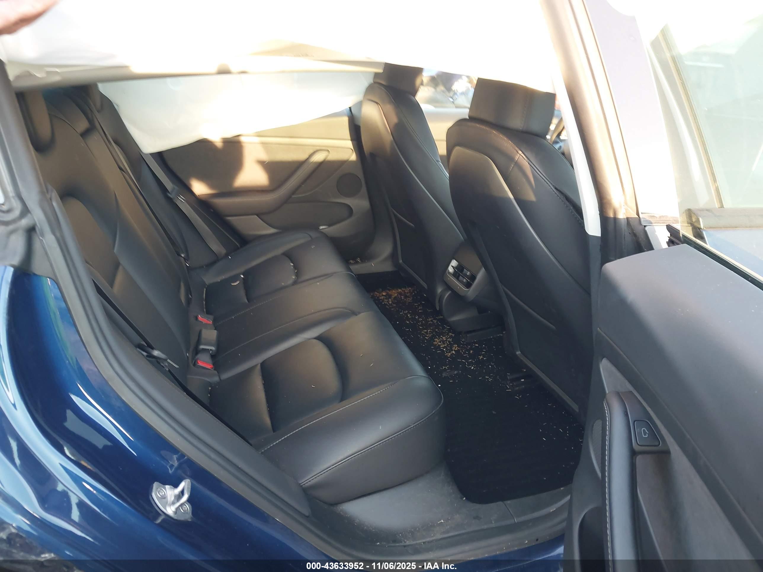 TESLA MODEL image 8