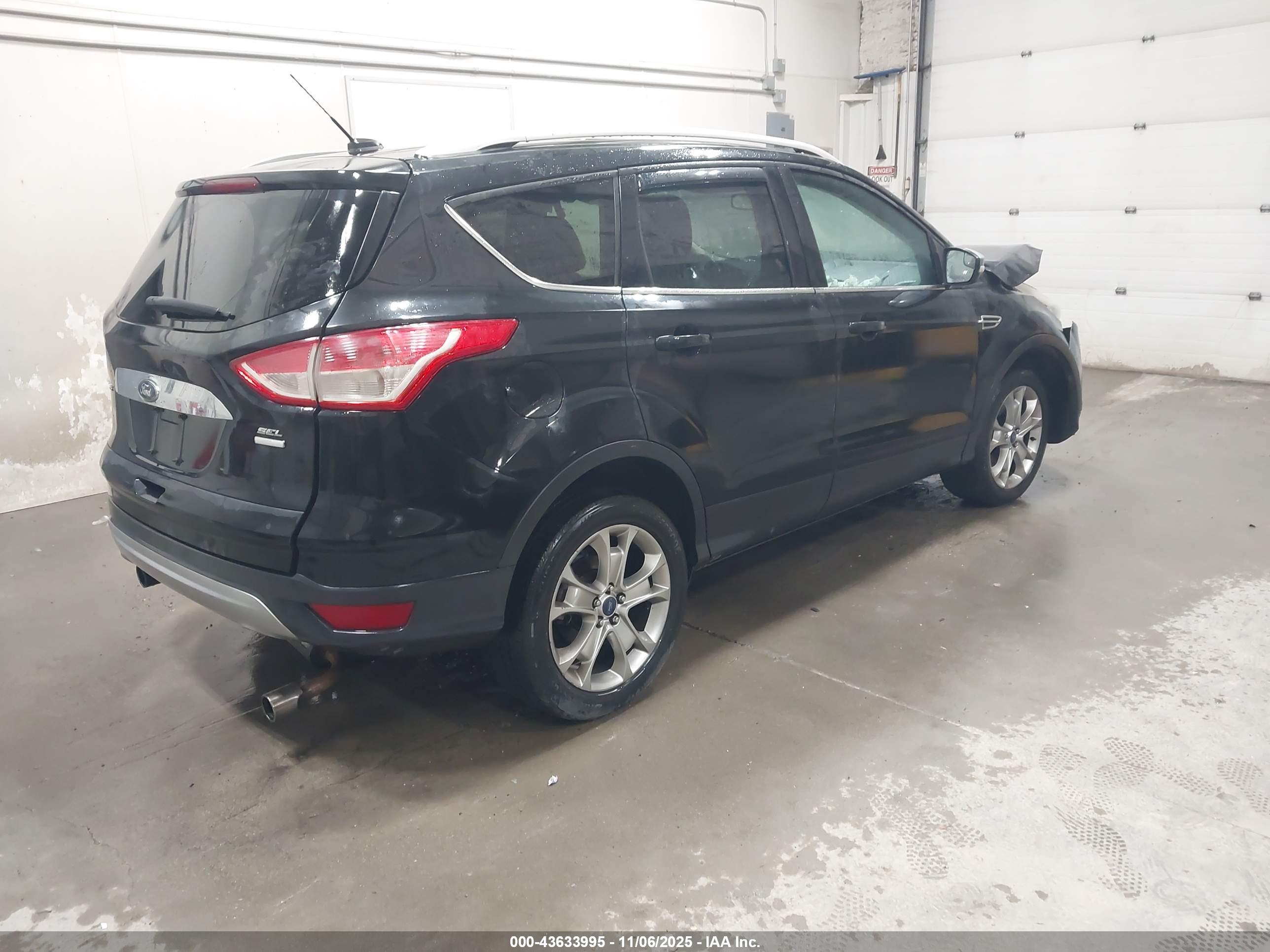 FORD ESCAPE image 4