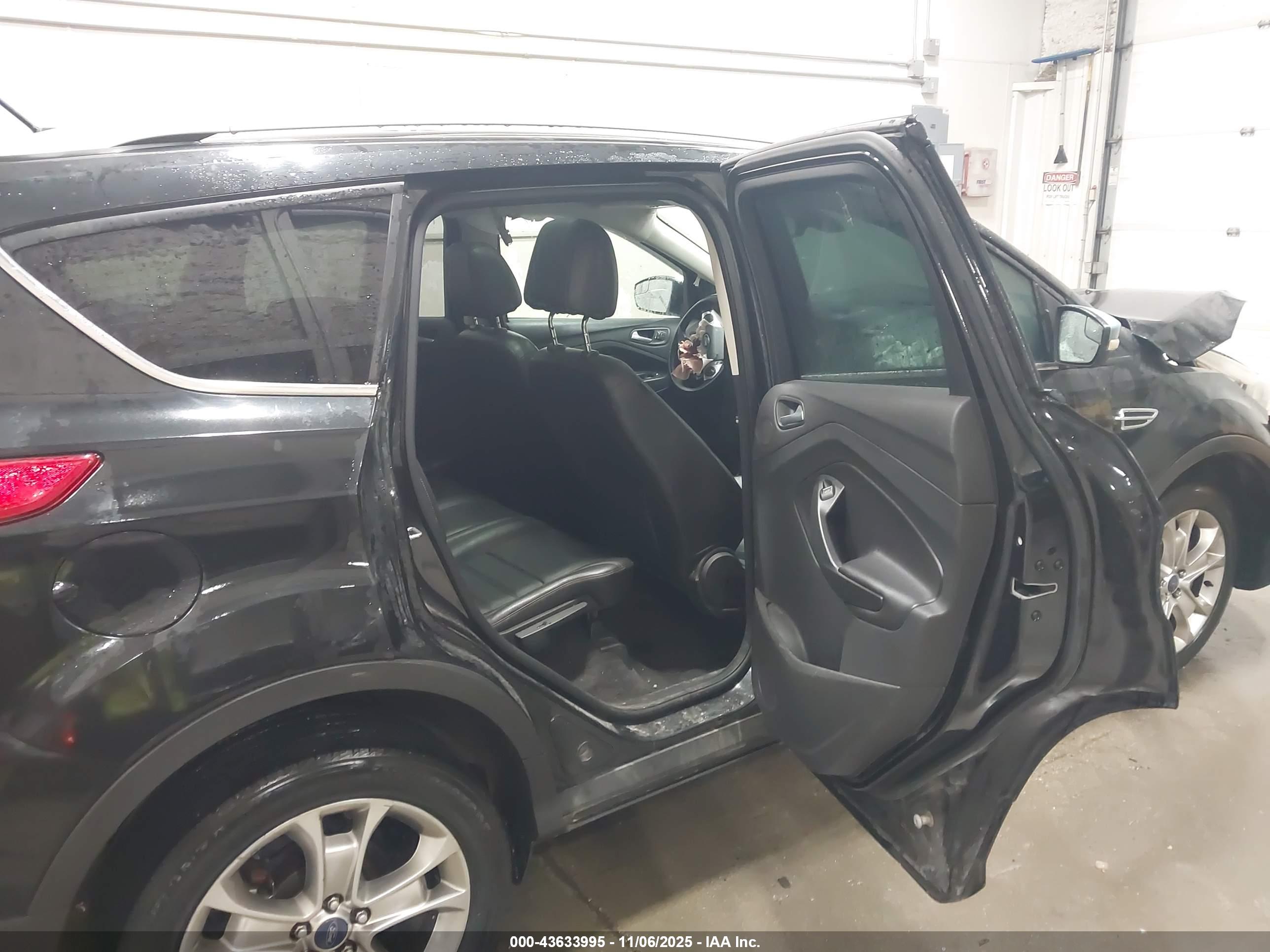 FORD ESCAPE image 8