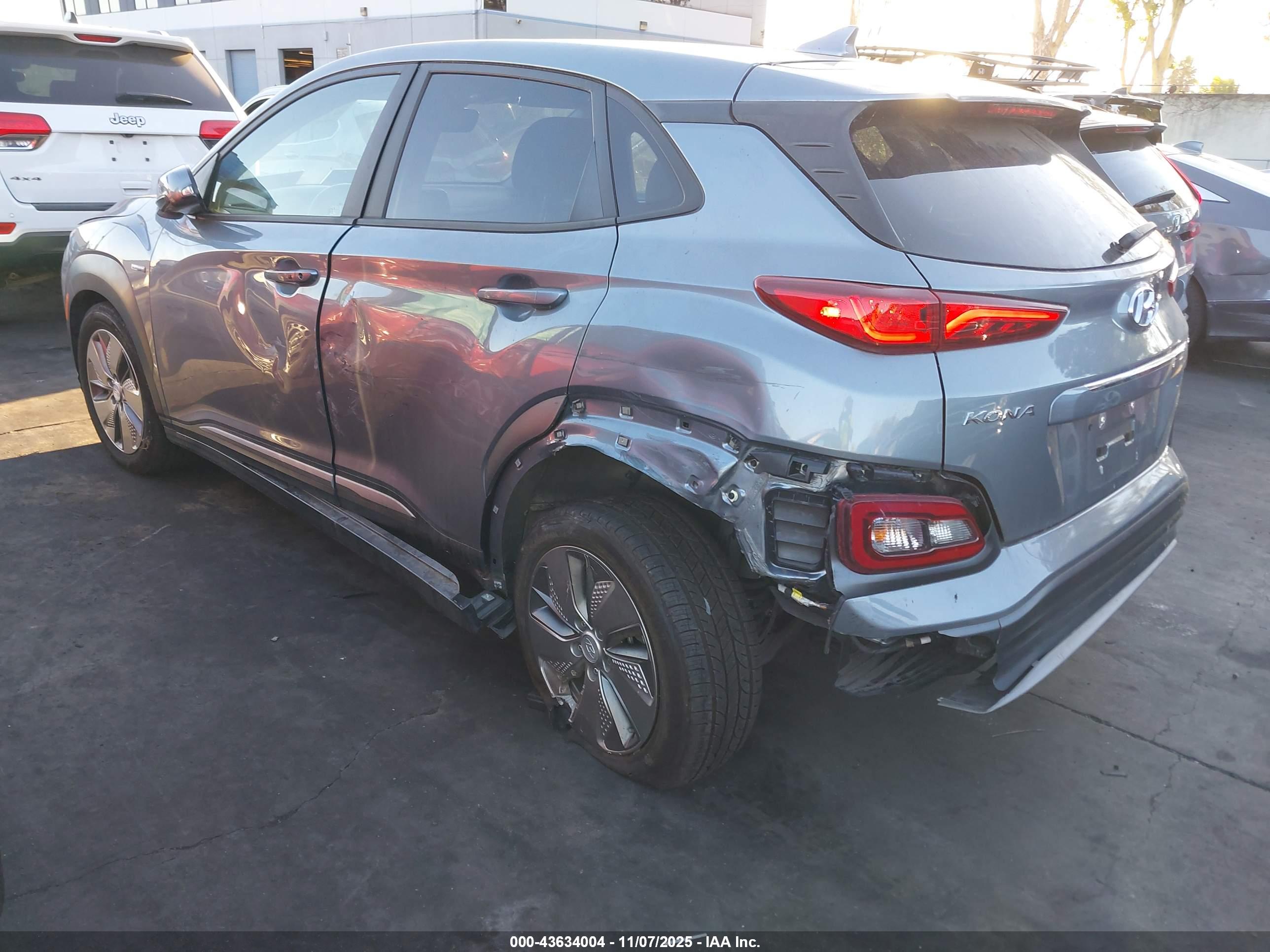 HYUNDAI KONA image 3