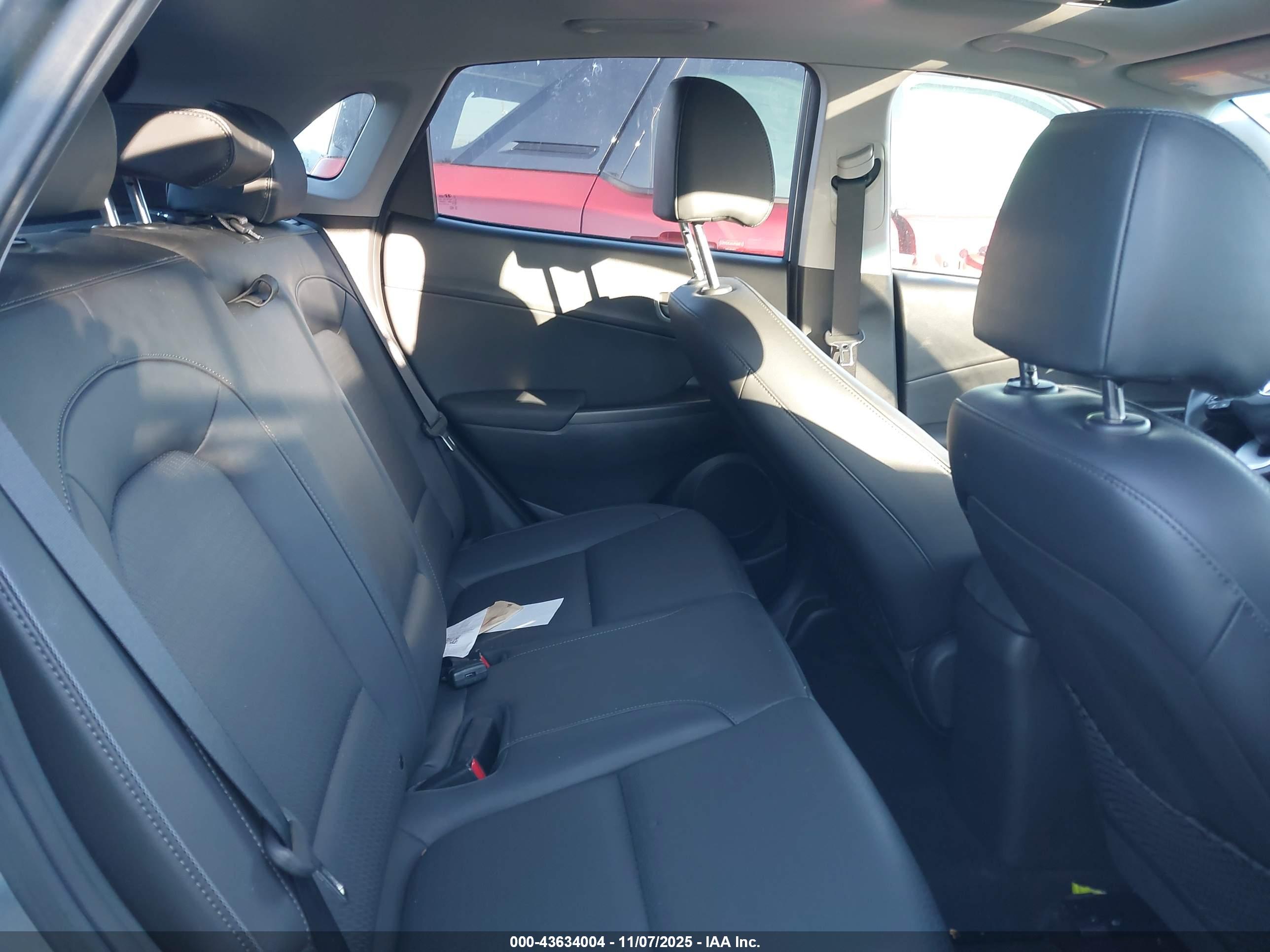HYUNDAI KONA image 8