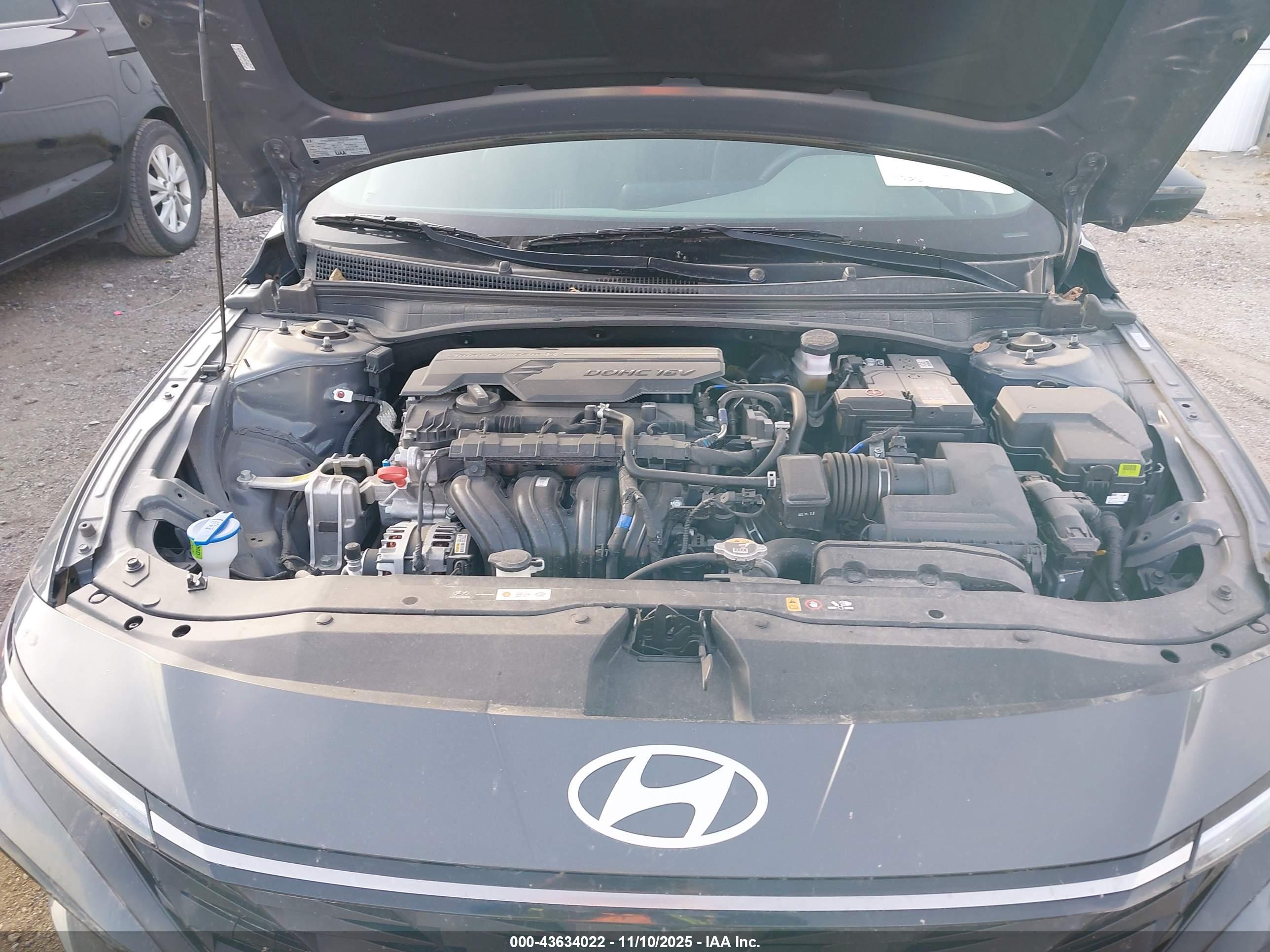 HYUNDAI ELANTRA image 10