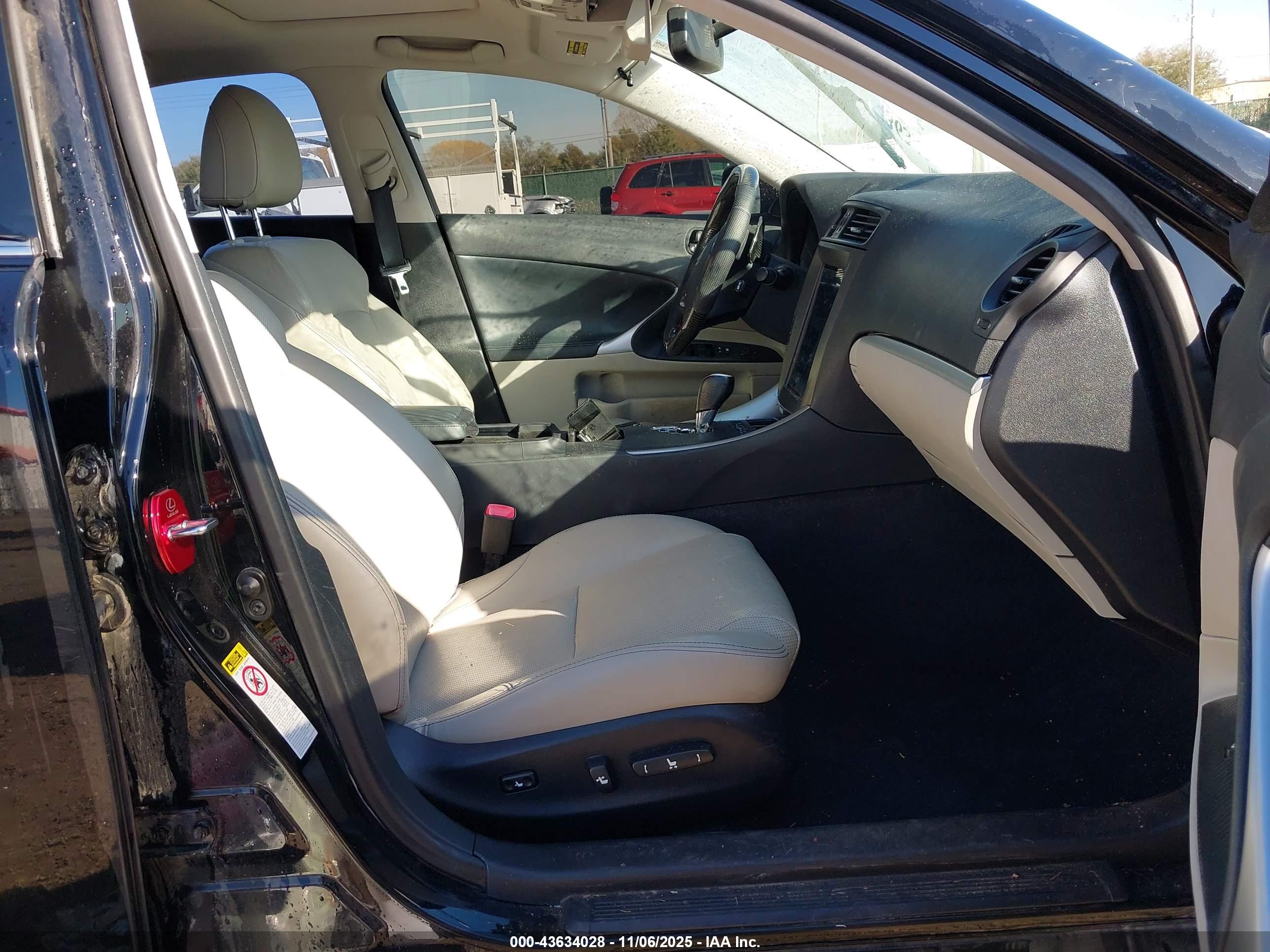 LEXUS IS image 5