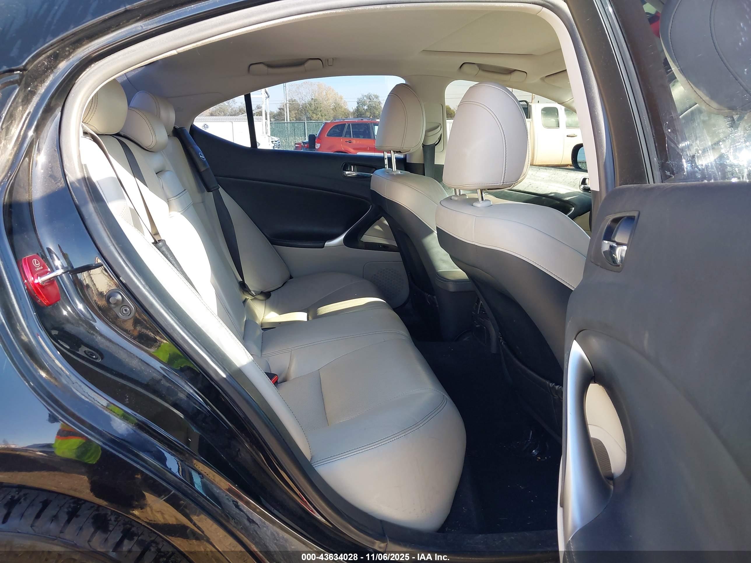 LEXUS IS image 8