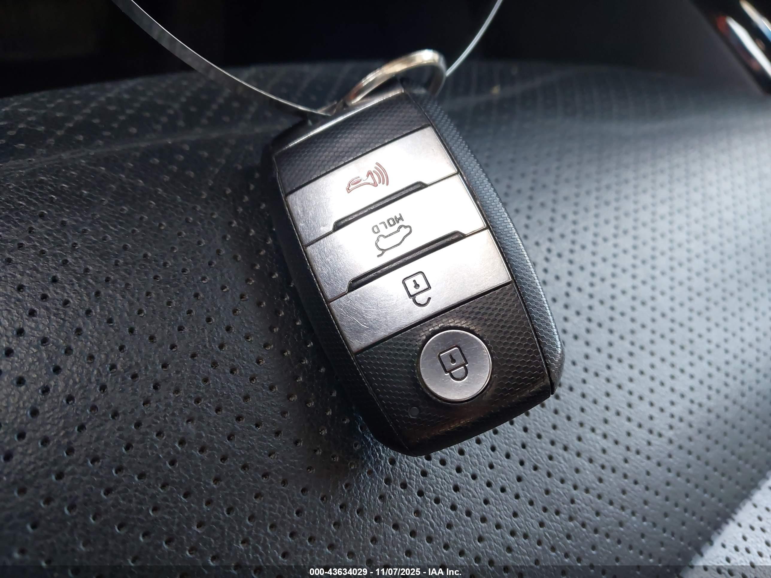 KIA SORENTO image 11
