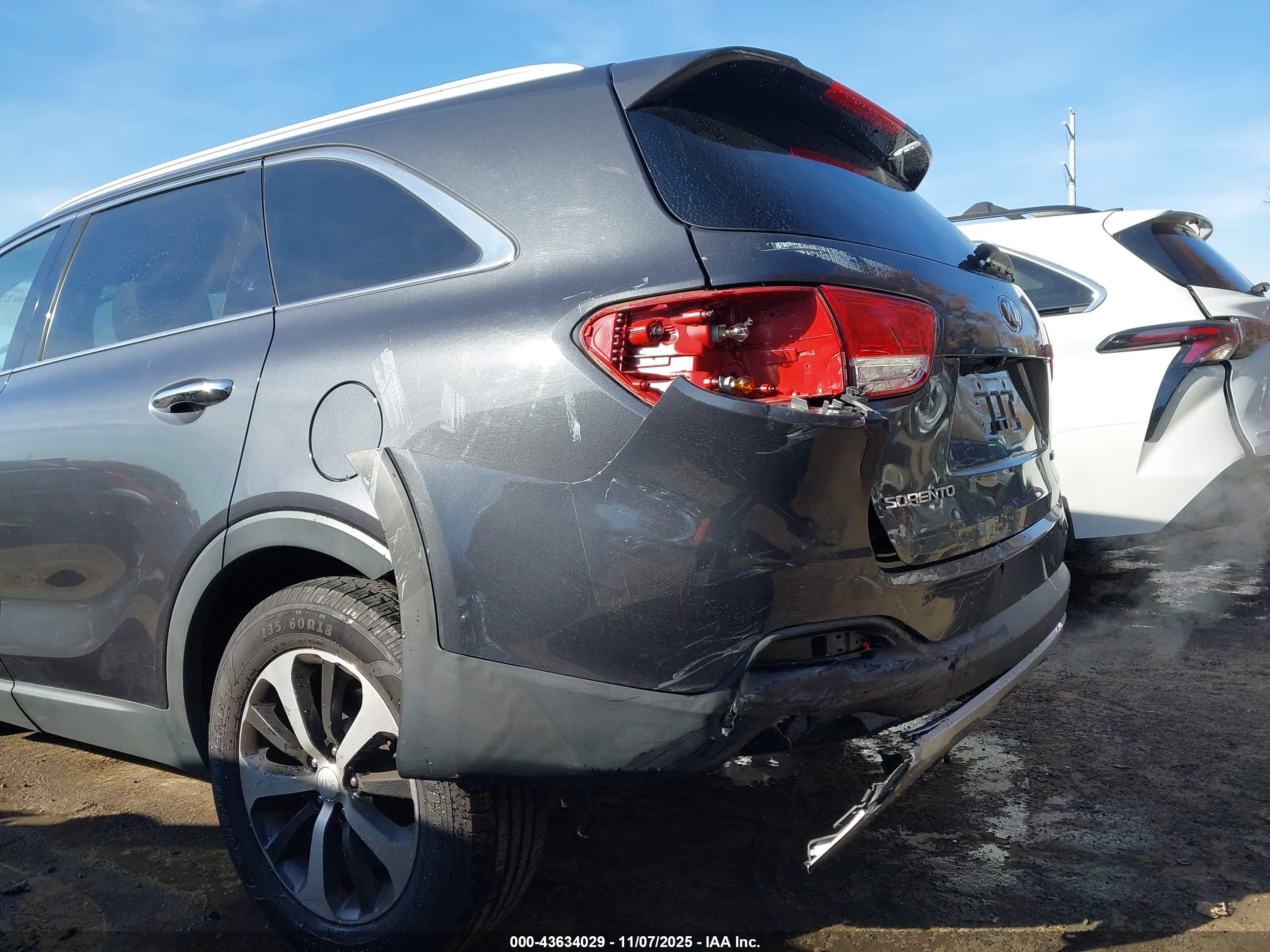 KIA SORENTO image 6