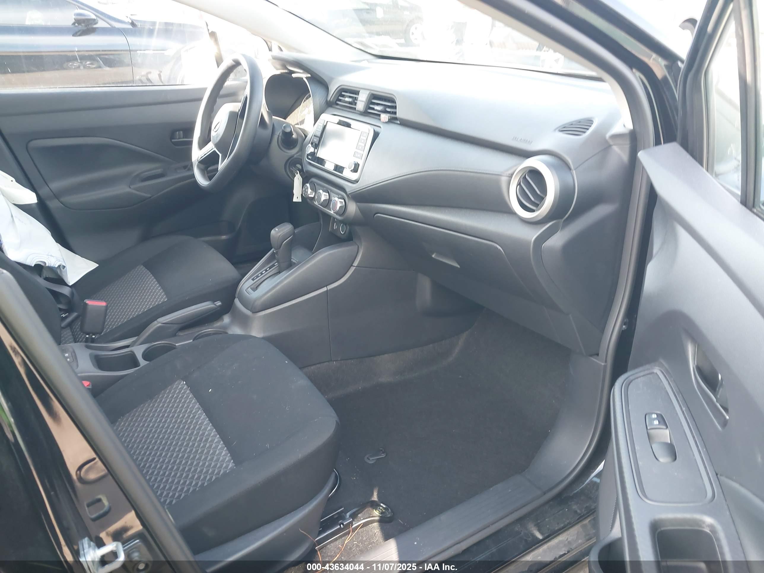 NISSAN VERSA image 5