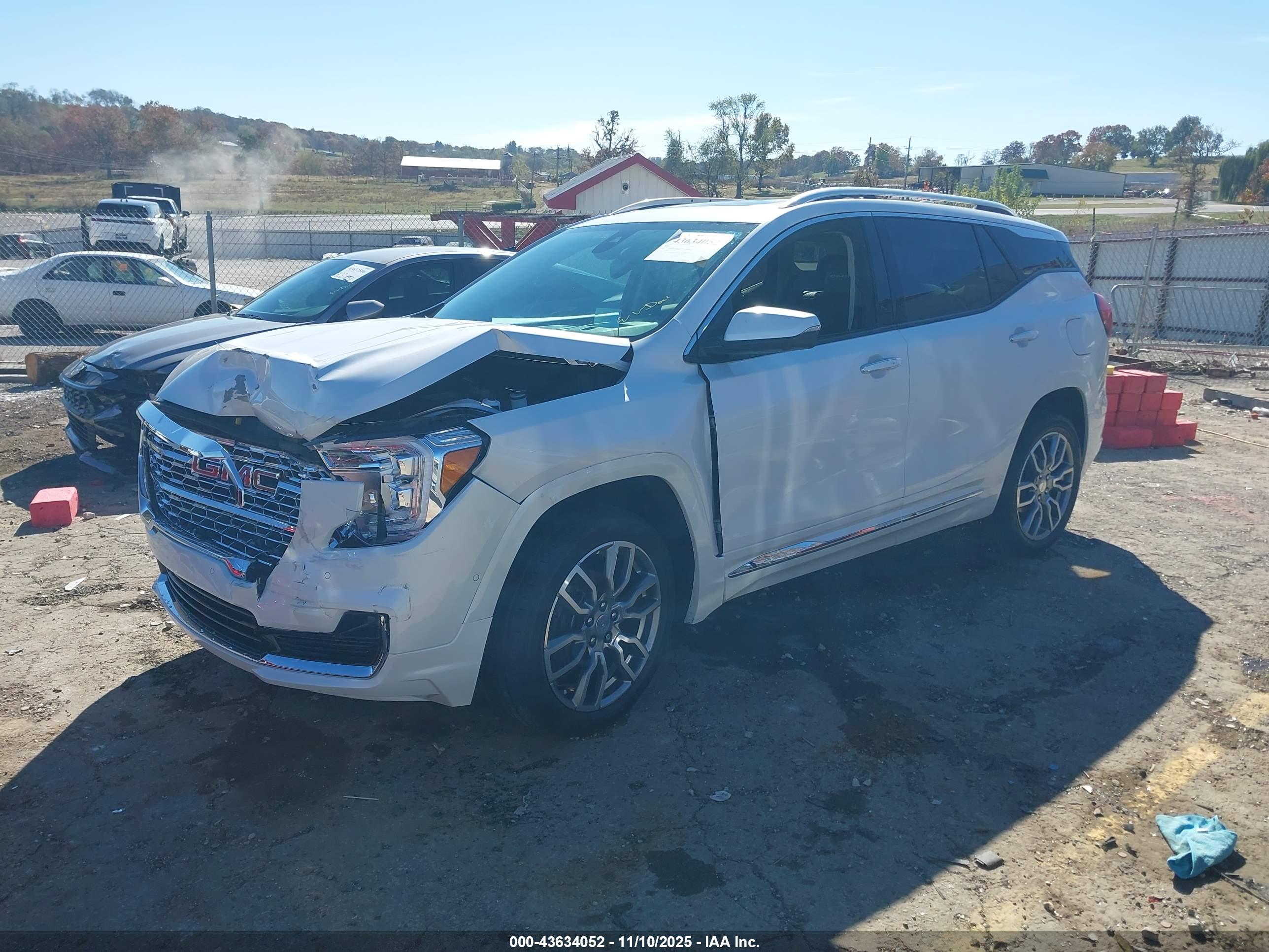 GMC TERRAIN image 2
