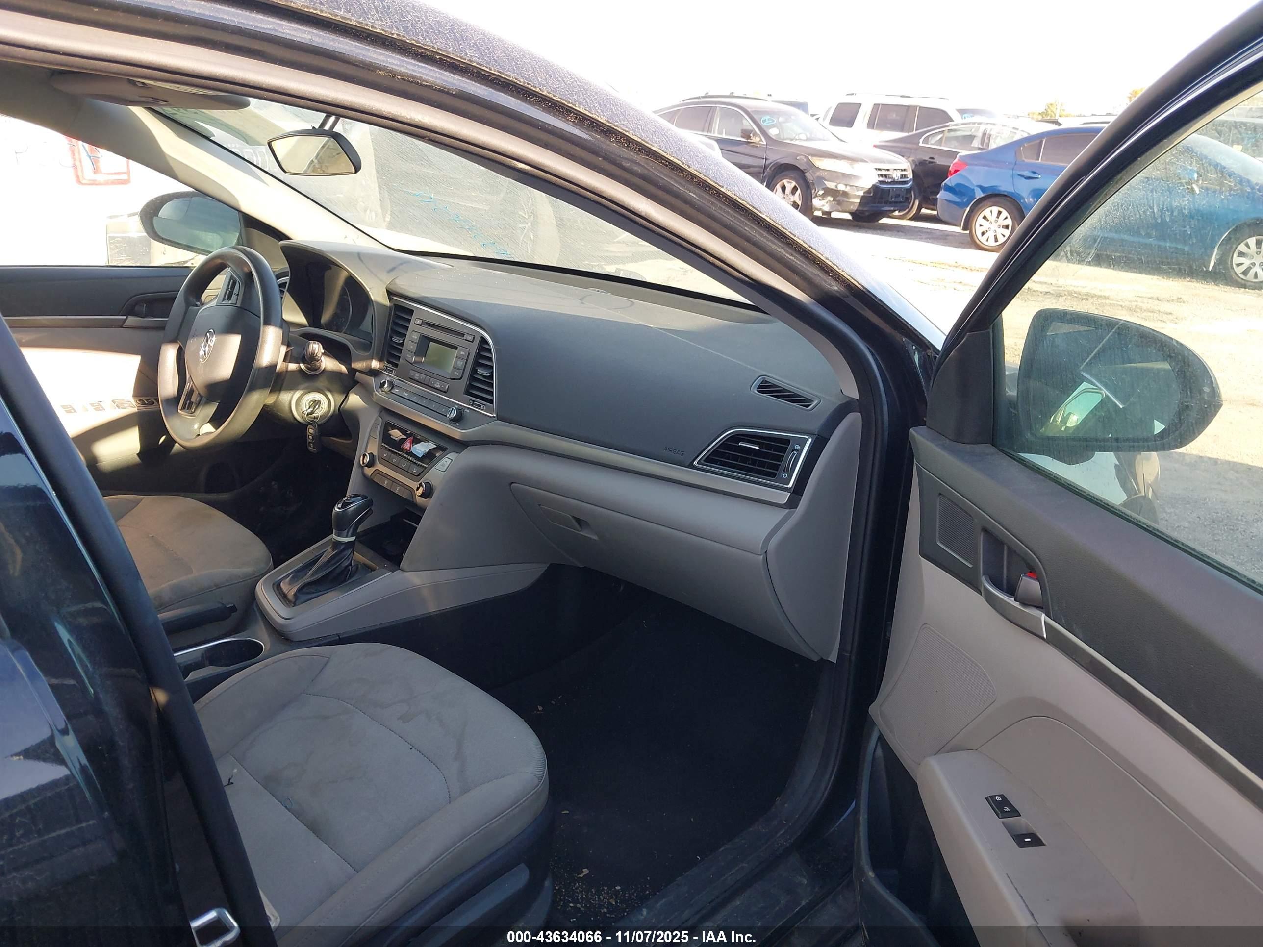 HYUNDAI ELANTRA image 5