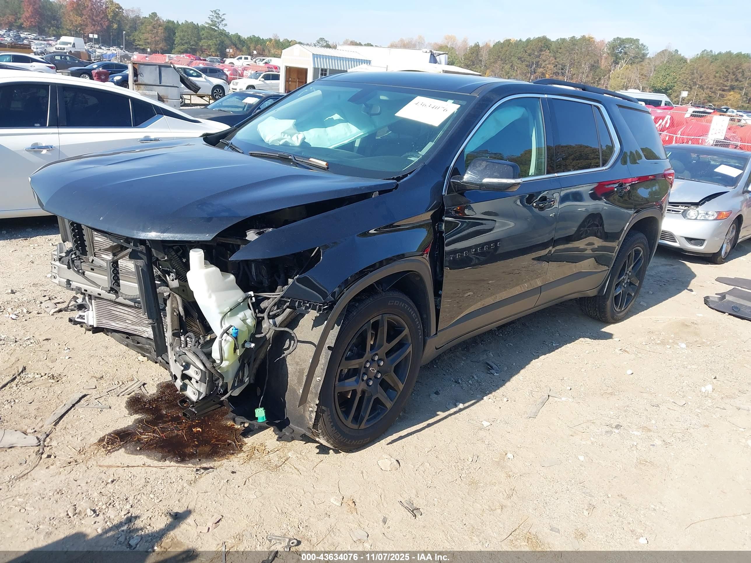 CHEVROLET TRAVERSE image 2