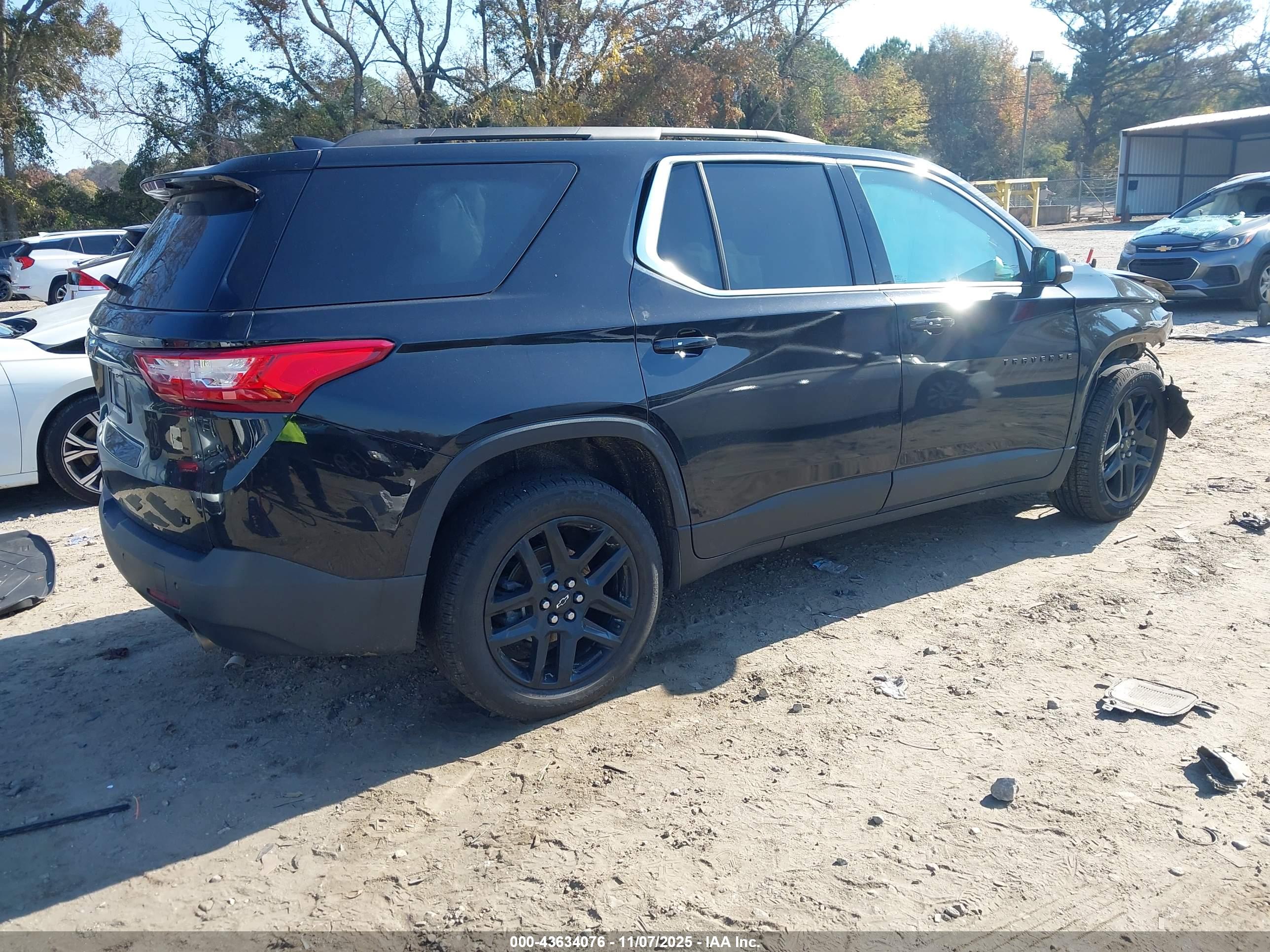 CHEVROLET TRAVERSE image 4