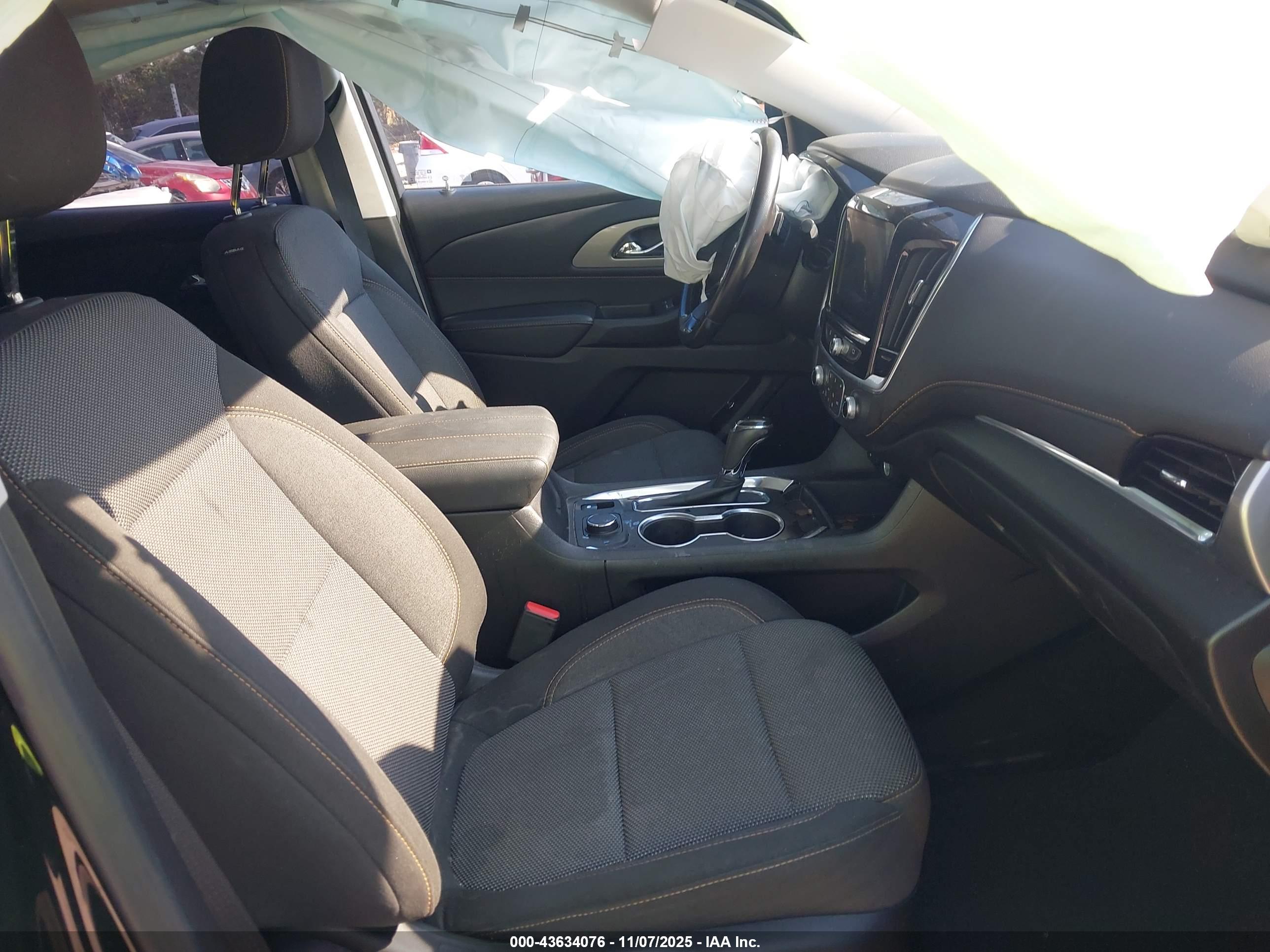 CHEVROLET TRAVERSE image 5