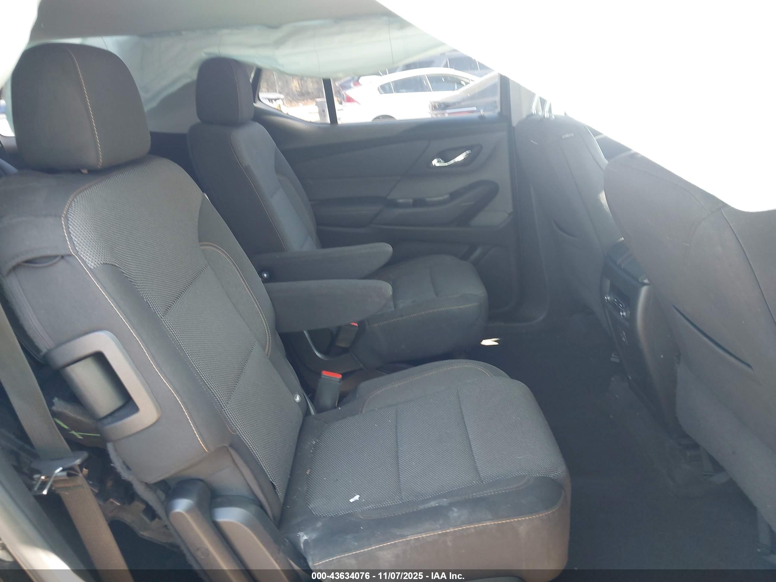 CHEVROLET TRAVERSE image 8