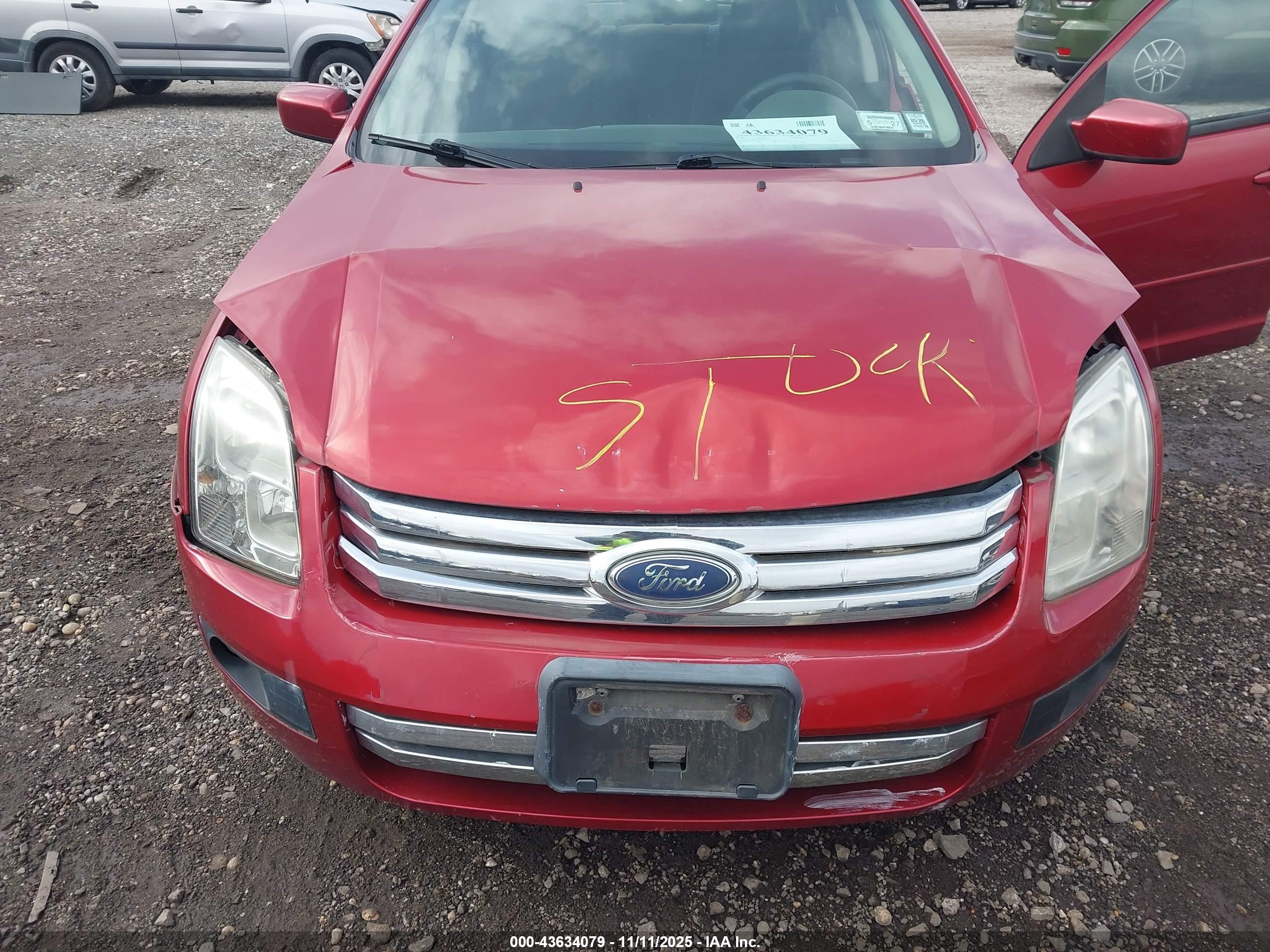 FORD FUSION image 10