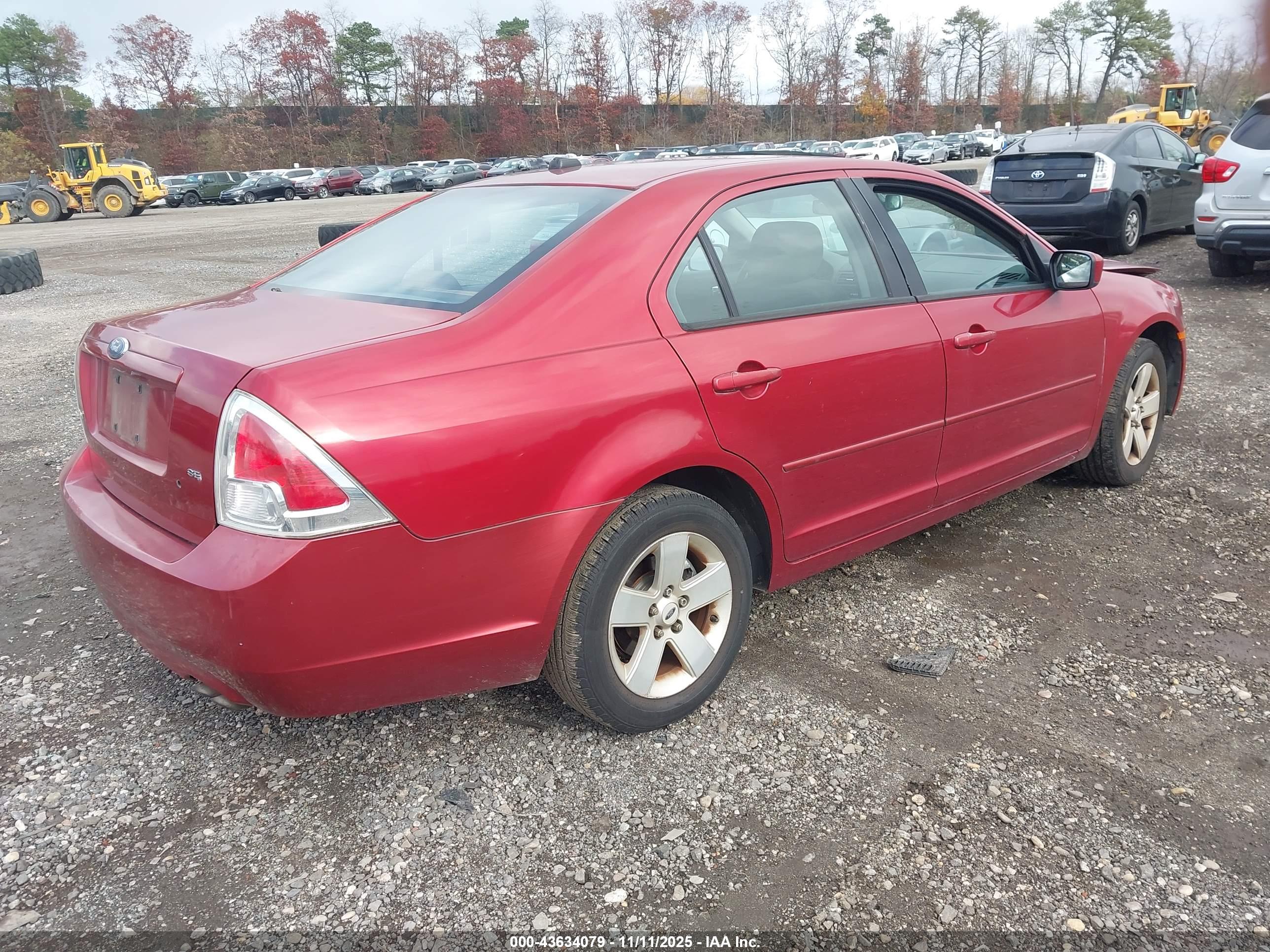 FORD FUSION image 4