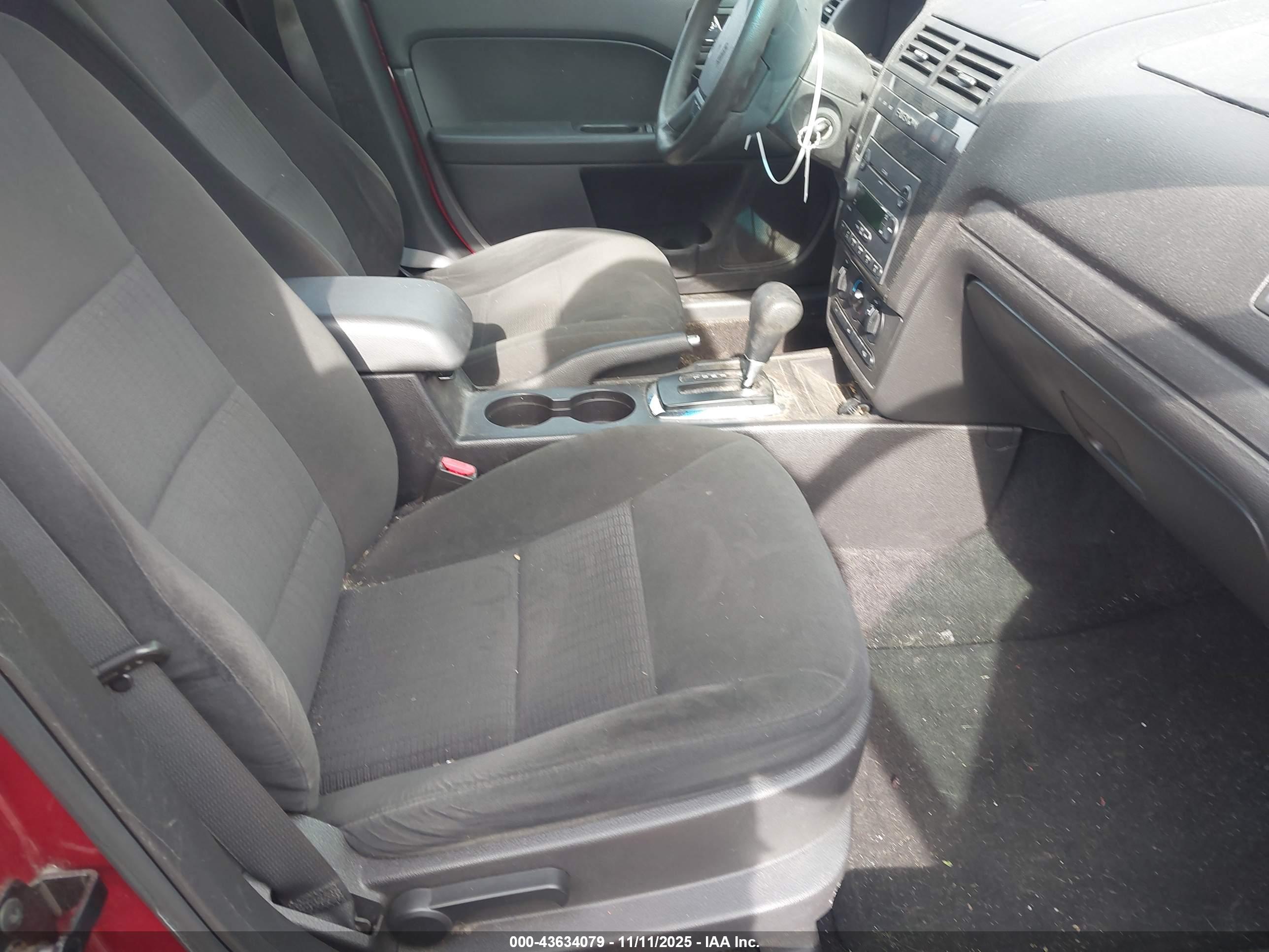 FORD FUSION image 5