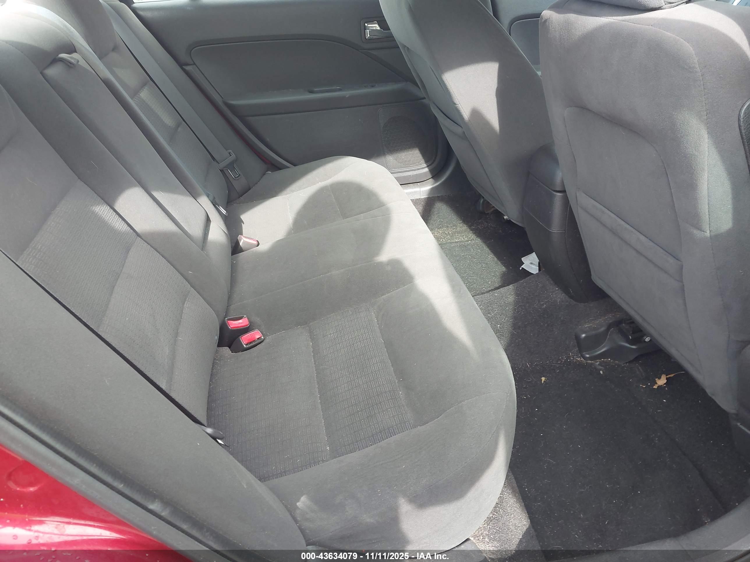 FORD FUSION image 8