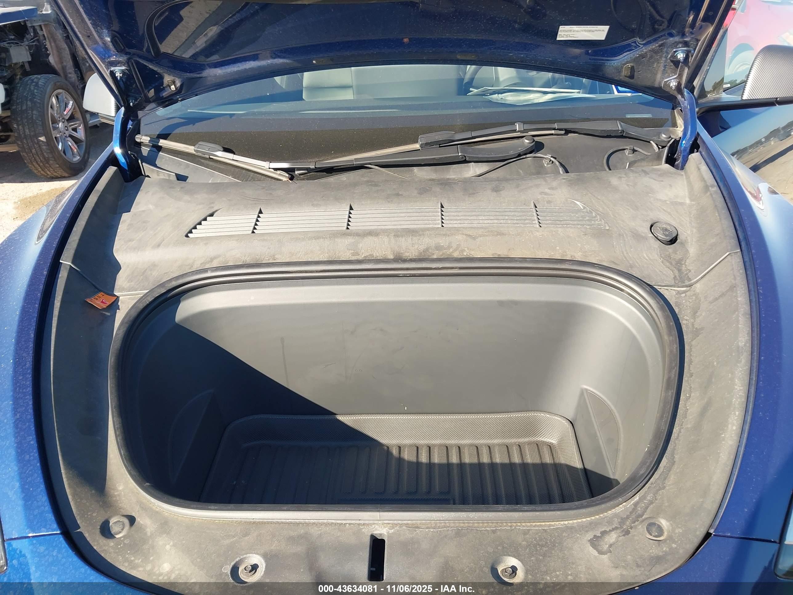 TESLA MODEL image 10