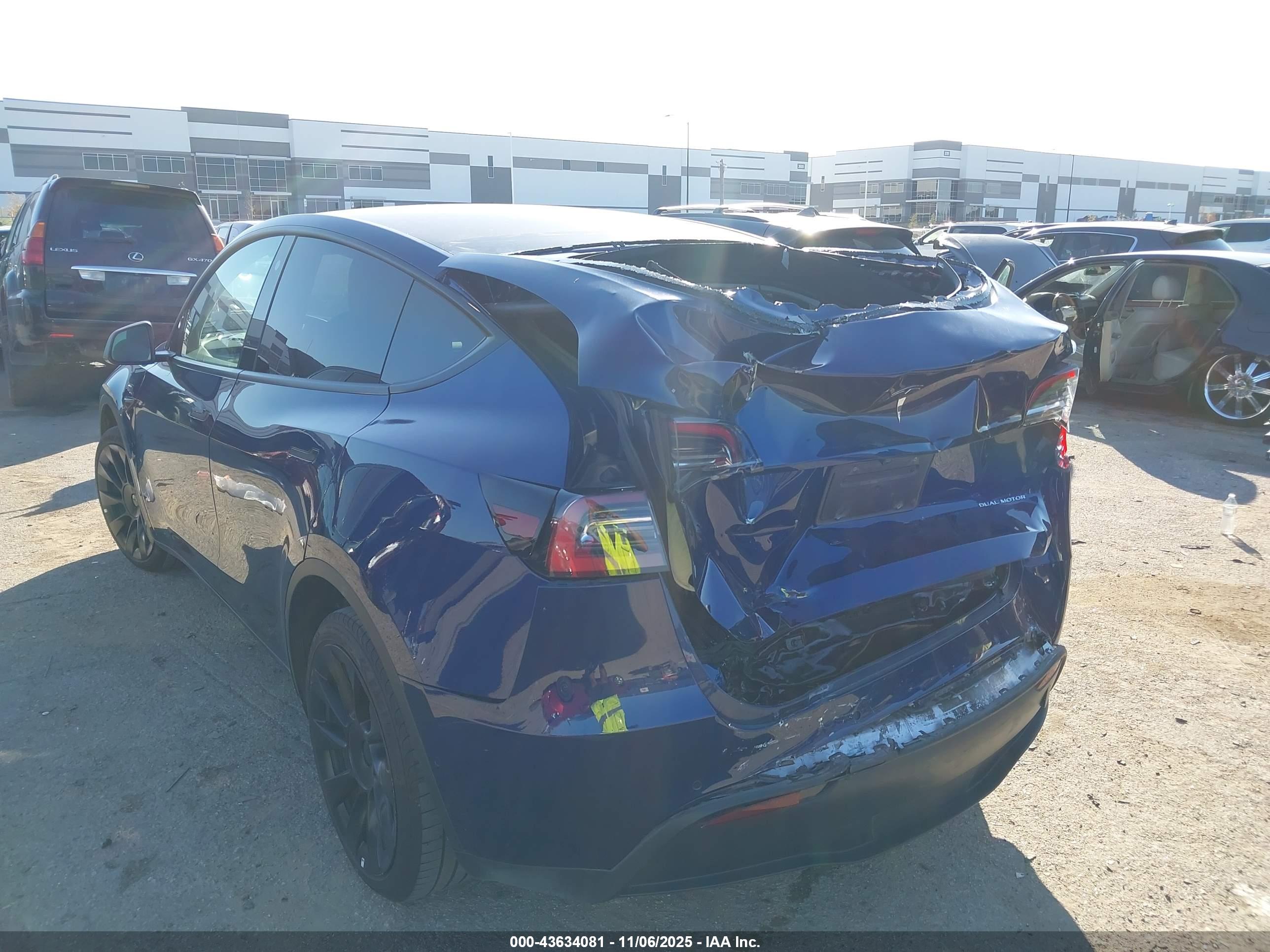 TESLA MODEL image 3