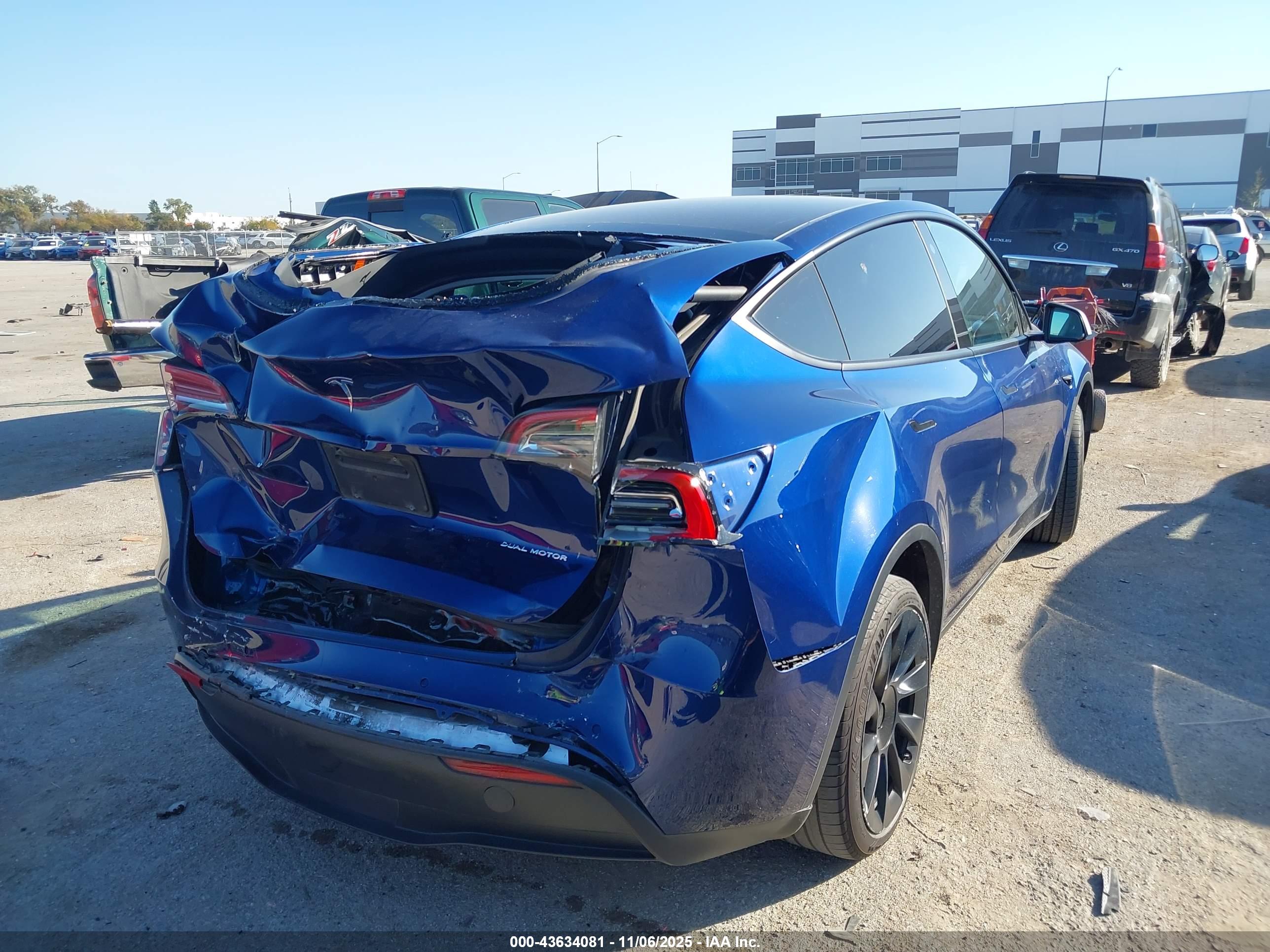 TESLA MODEL image 4