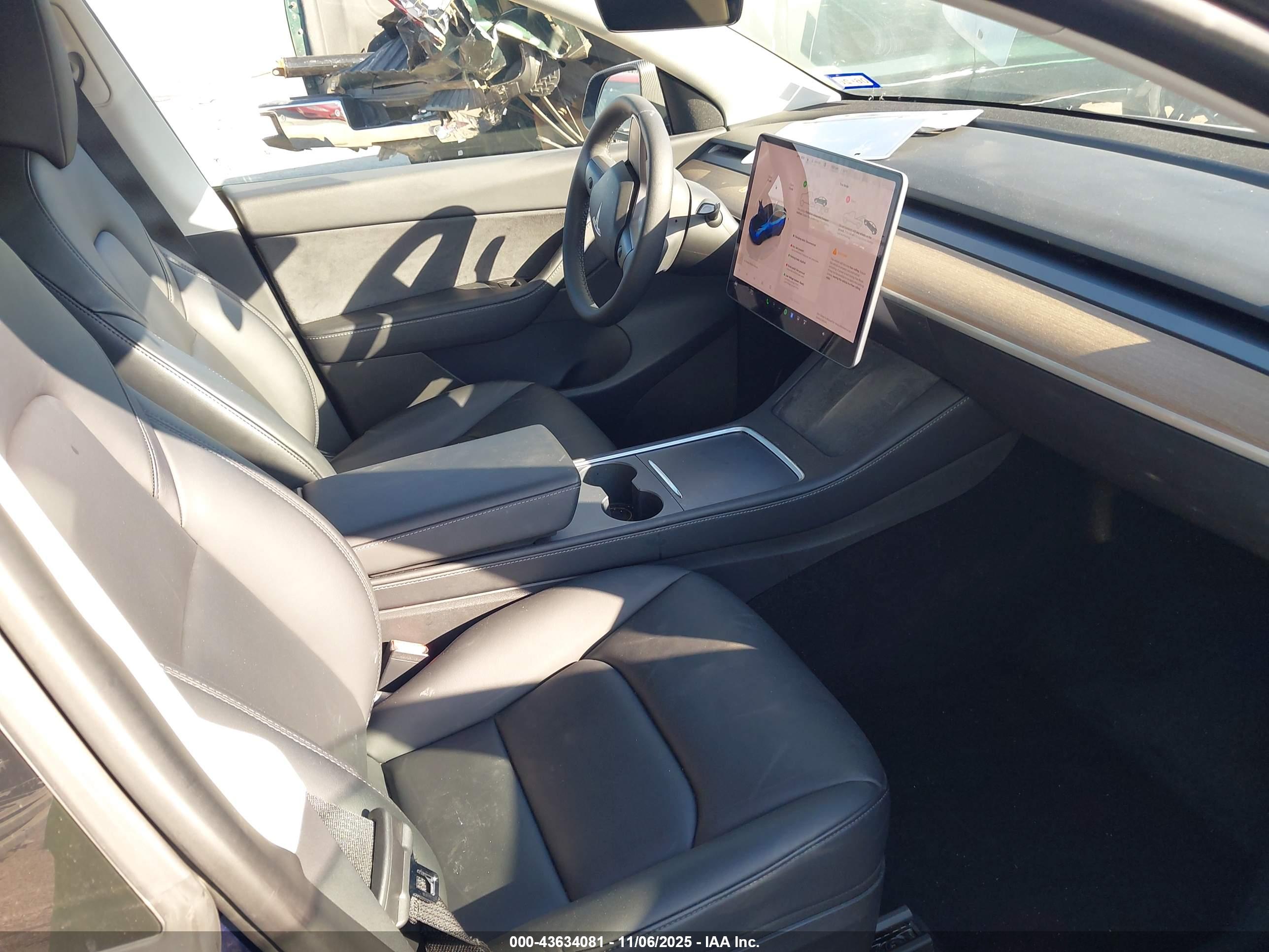 TESLA MODEL image 5
