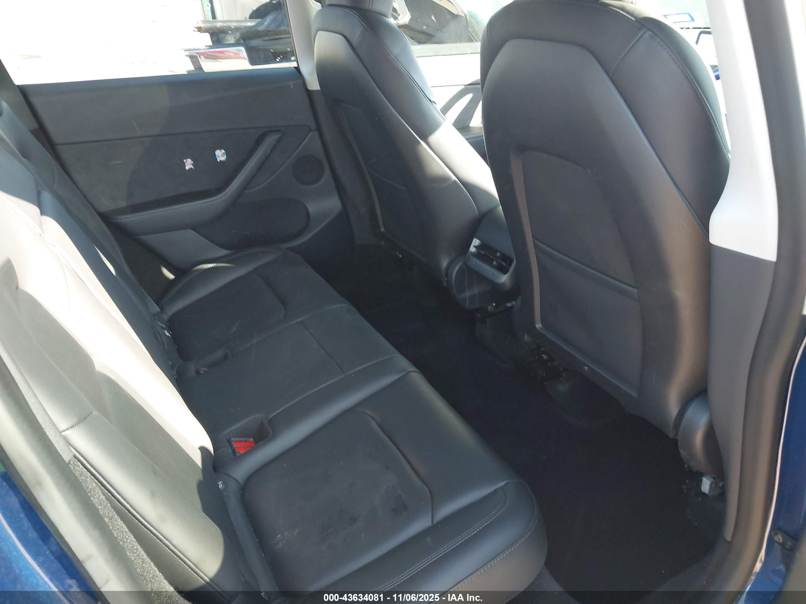 TESLA MODEL image 8