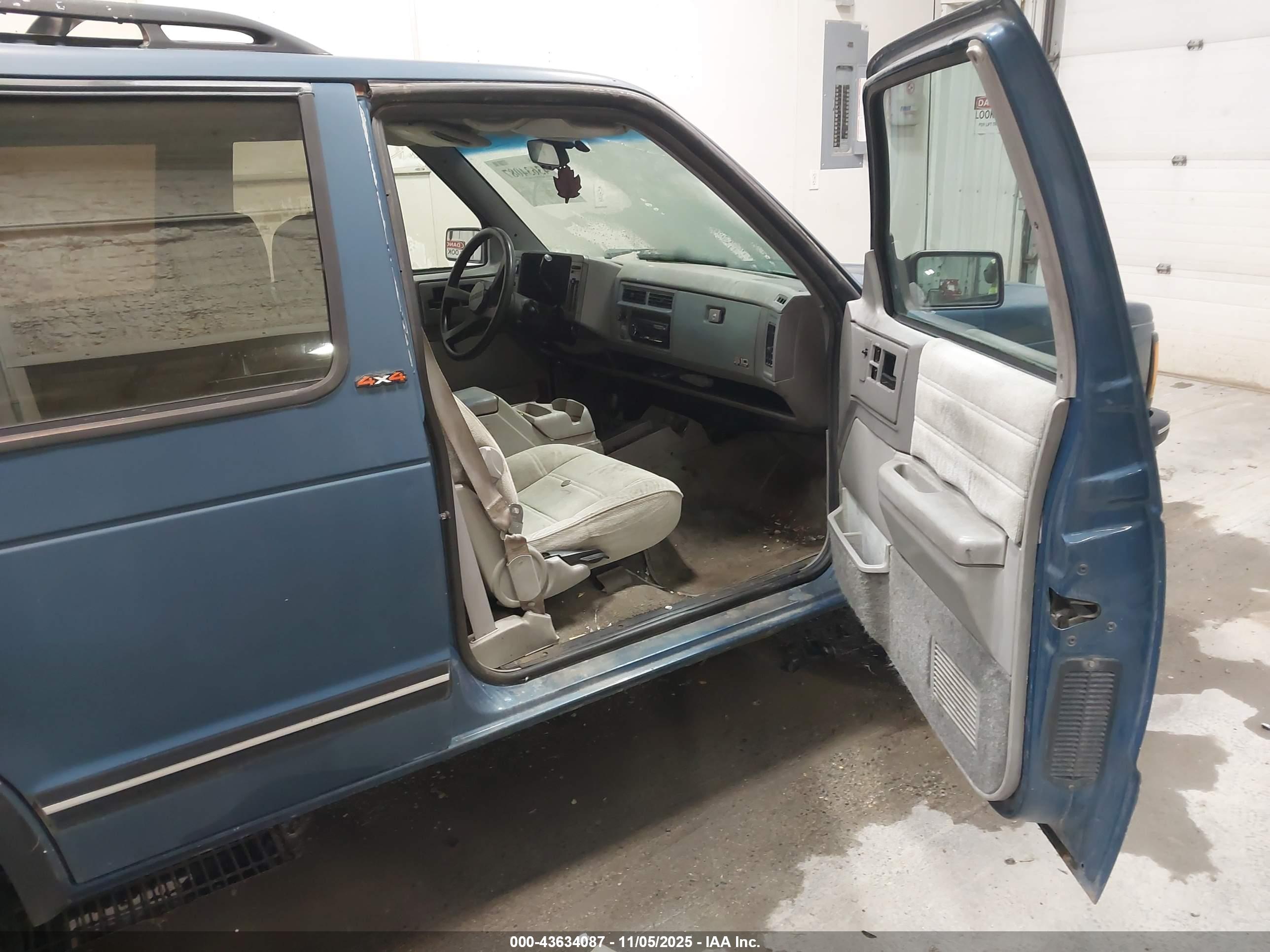 CHEVROLET BLAZER image 5