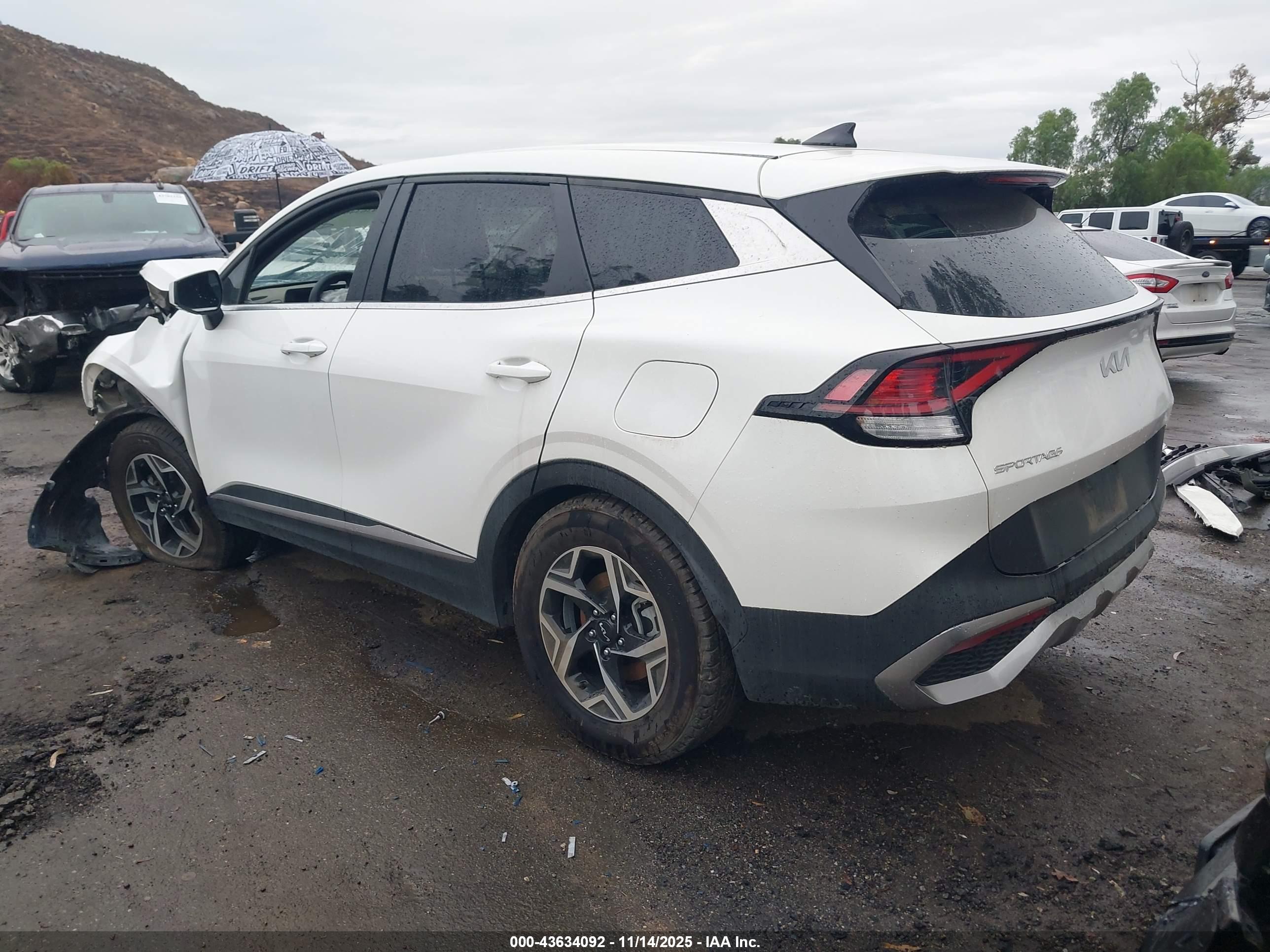 KIA SPORTAGE image 3