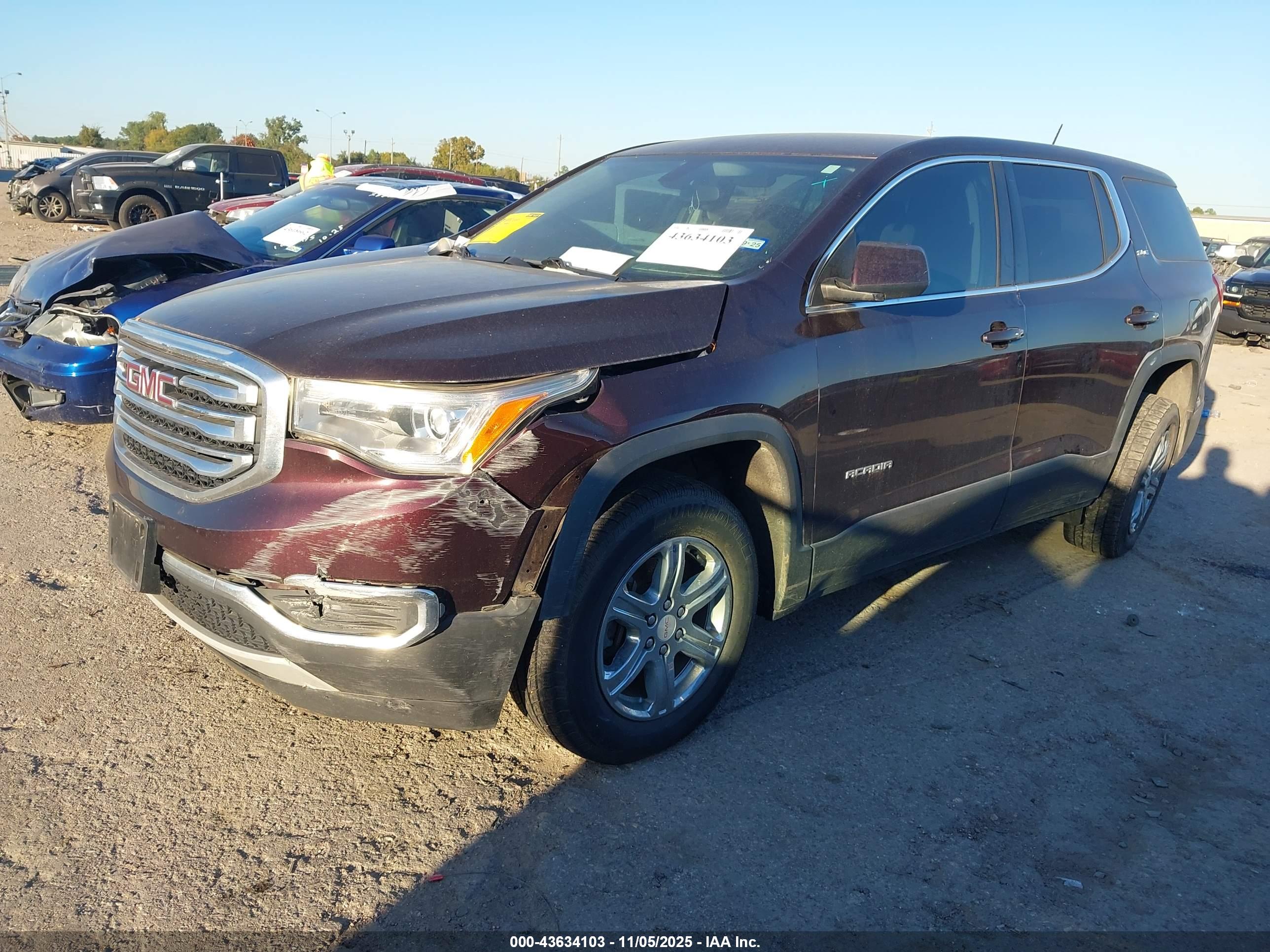 GMC ACADIA image 2