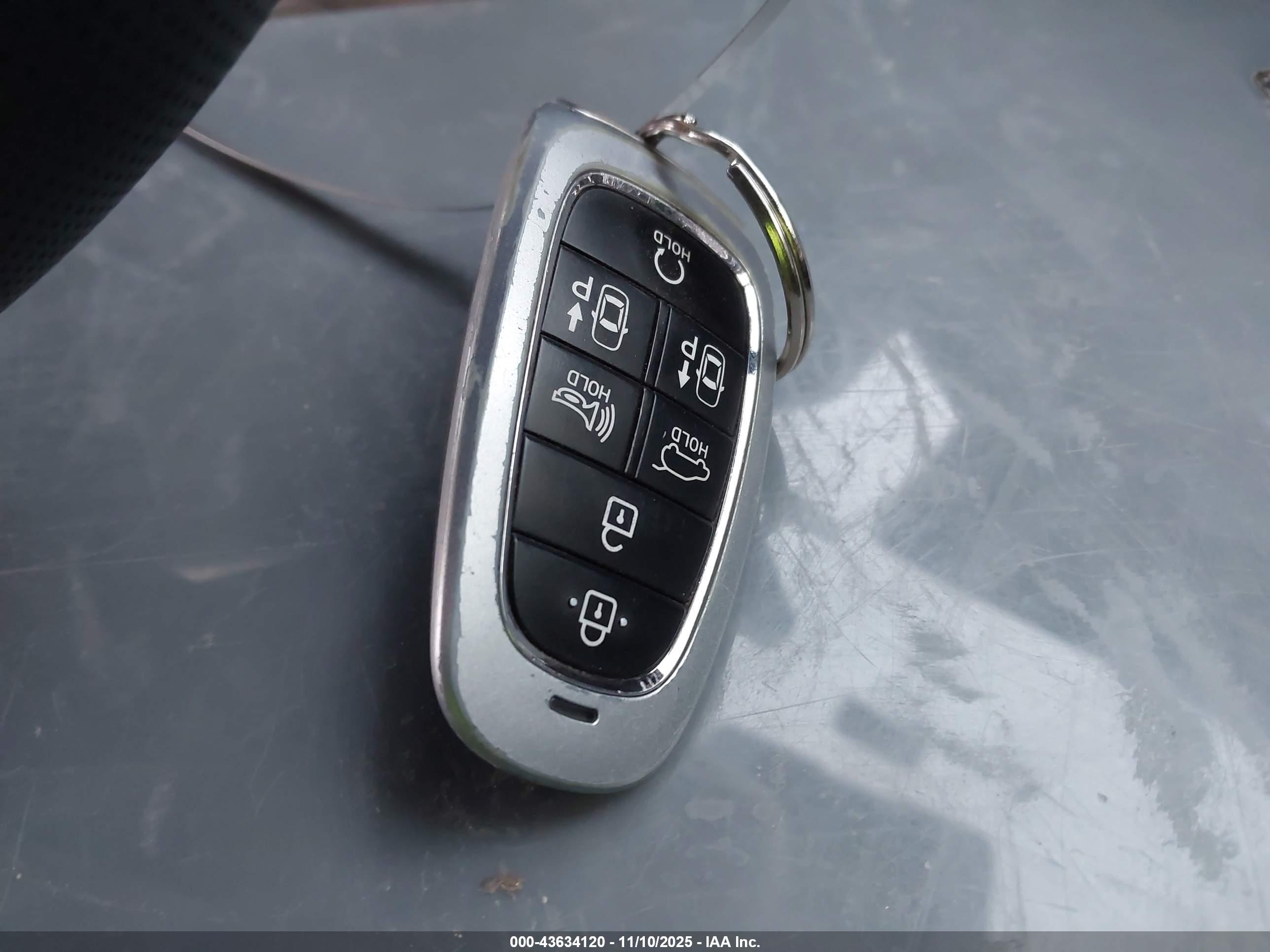 HYUNDAI SANTA image 11