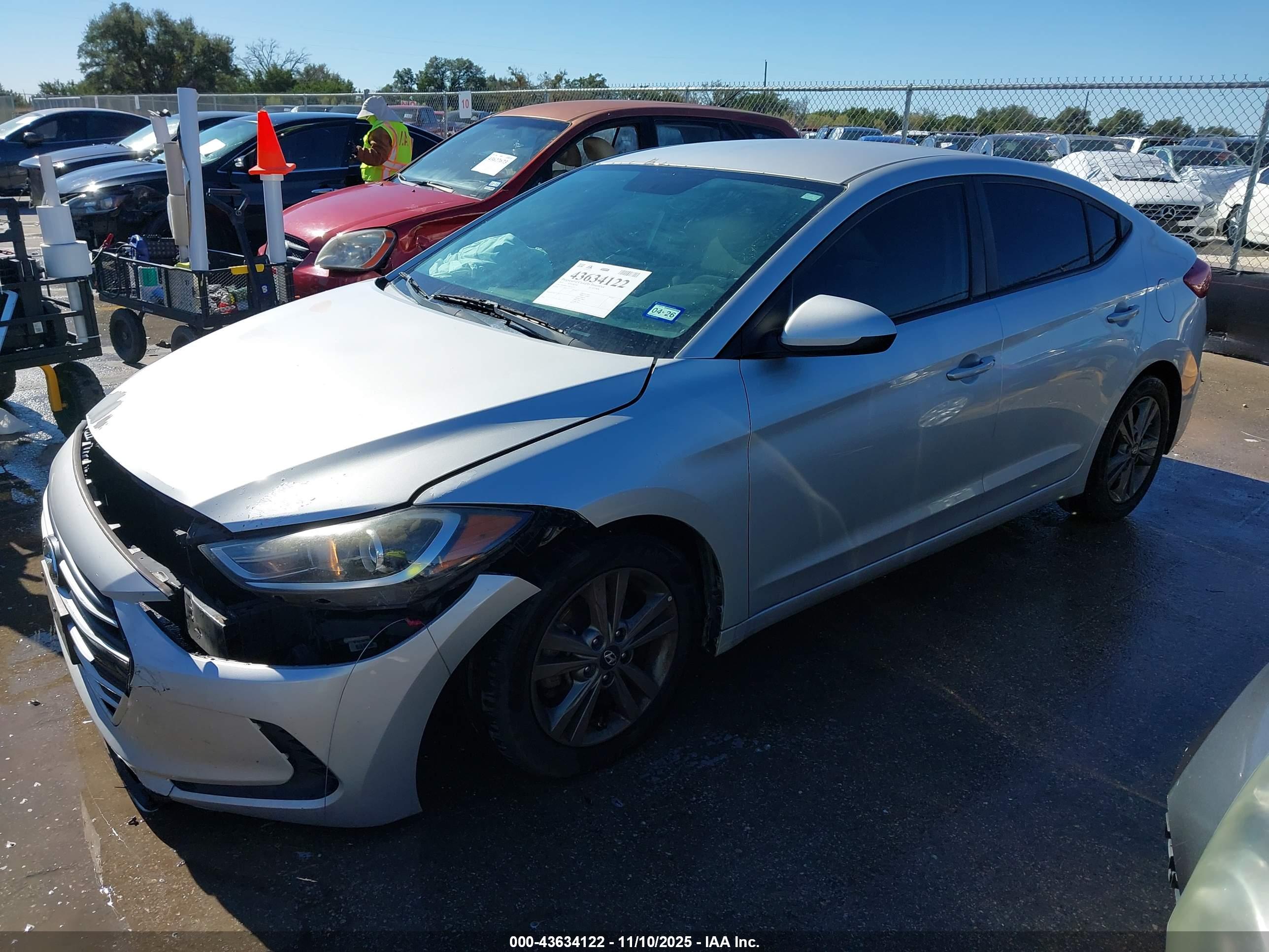 HYUNDAI ELANTRA image 2