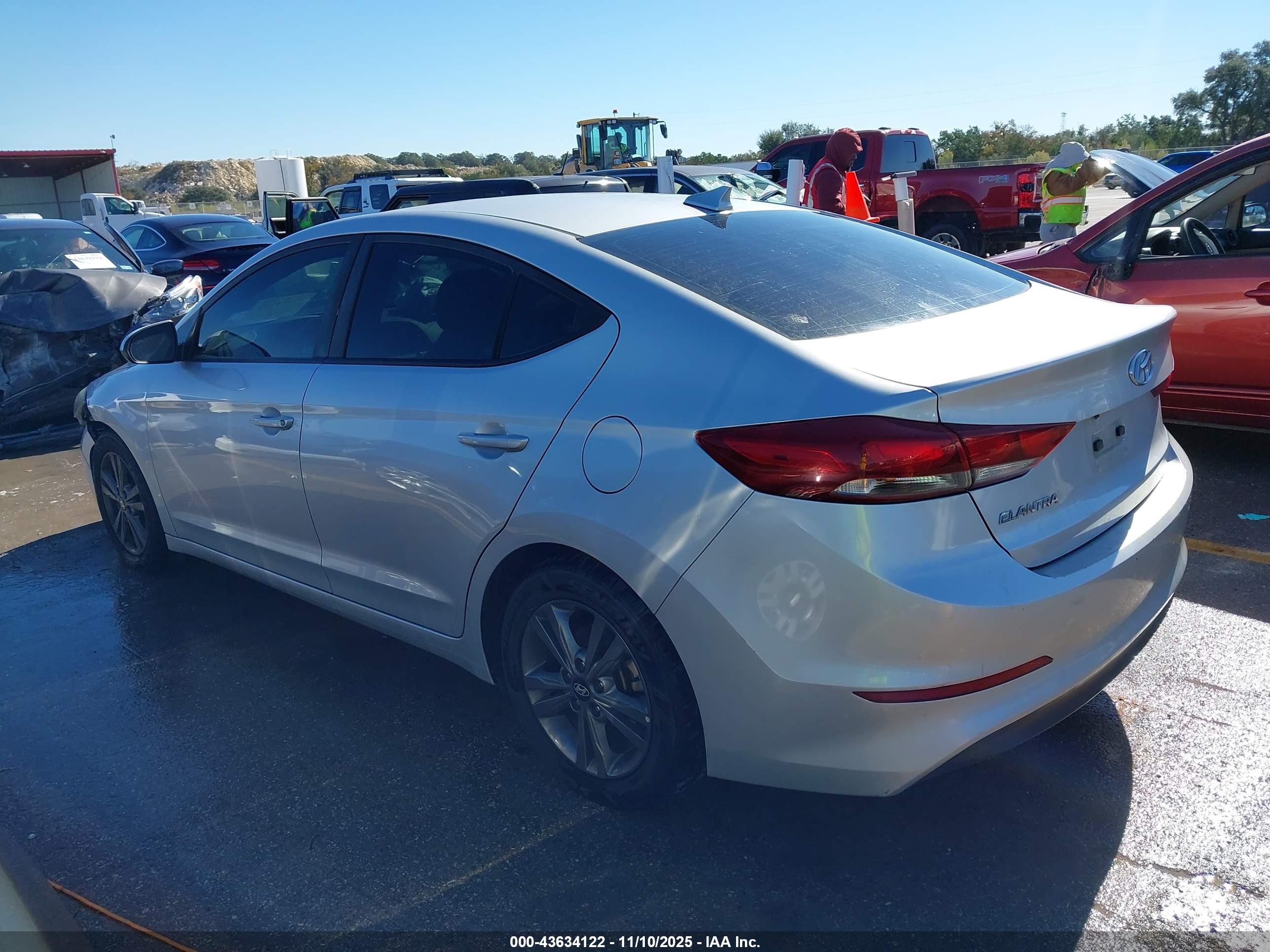 HYUNDAI ELANTRA image 3