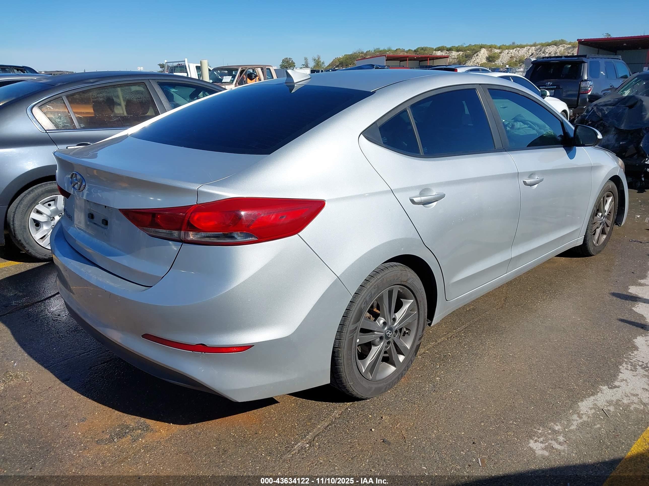 HYUNDAI ELANTRA image 4