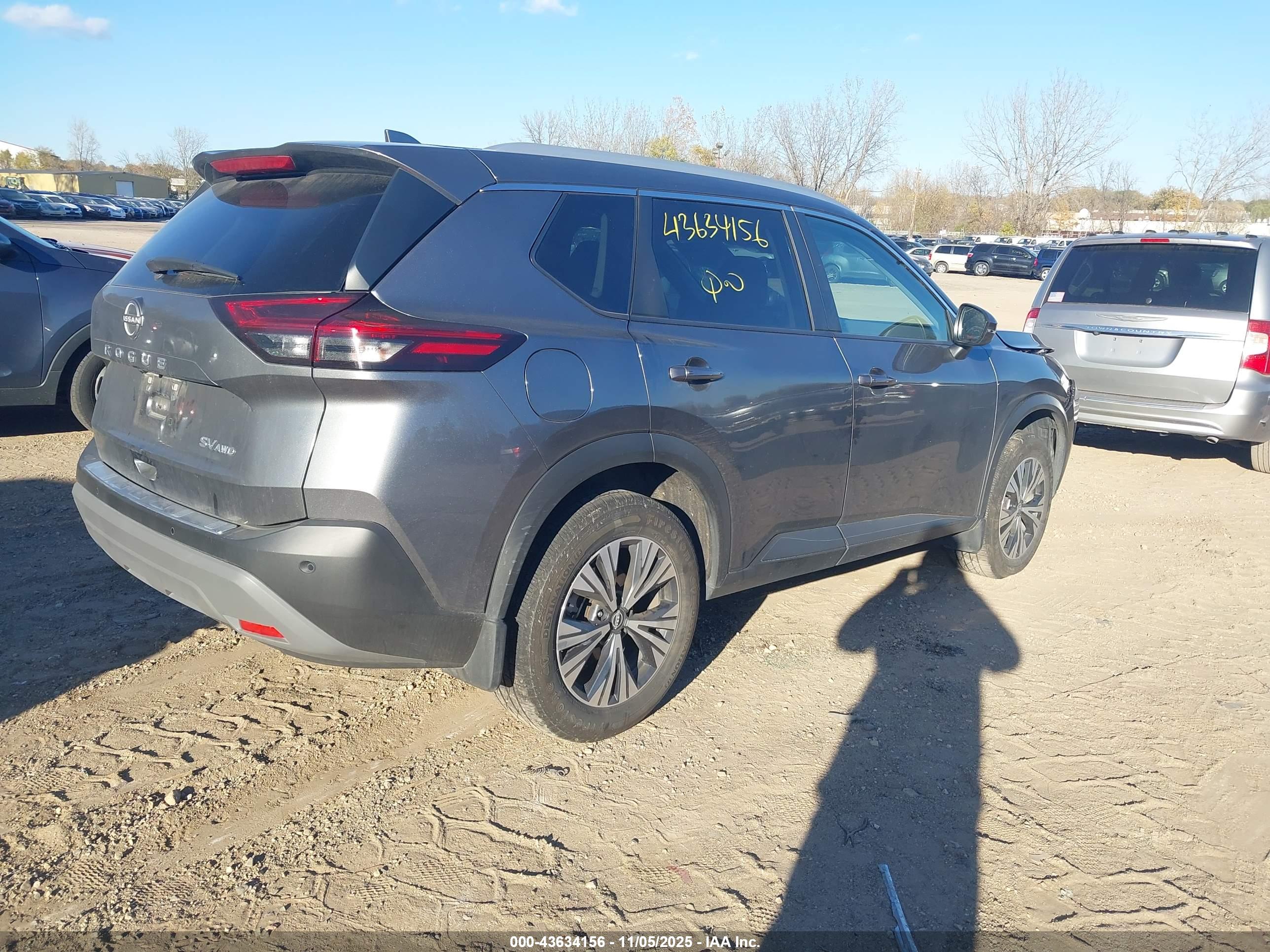 NISSAN ROGUE image 4