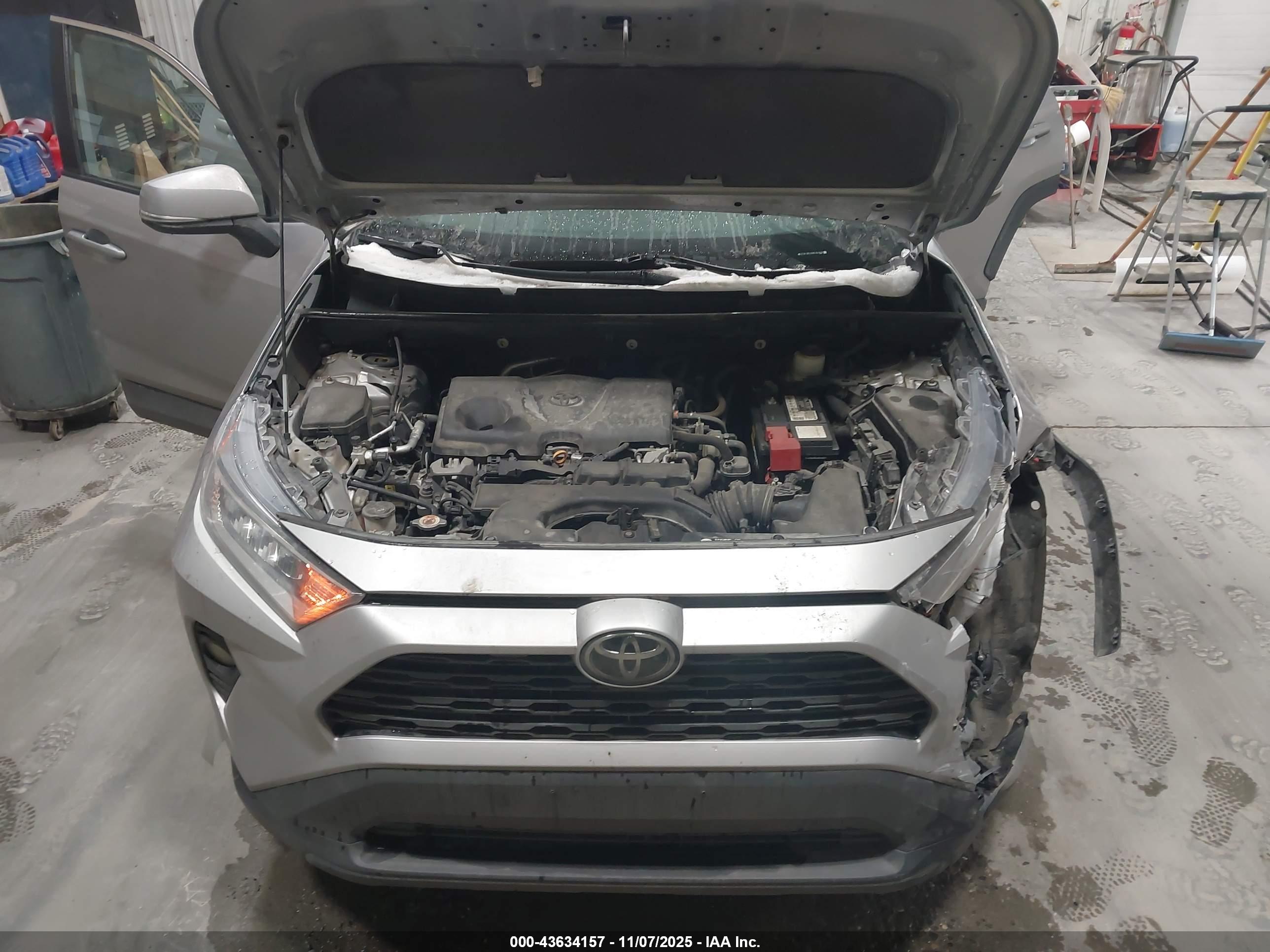 TOYOTA RAV4 image 10