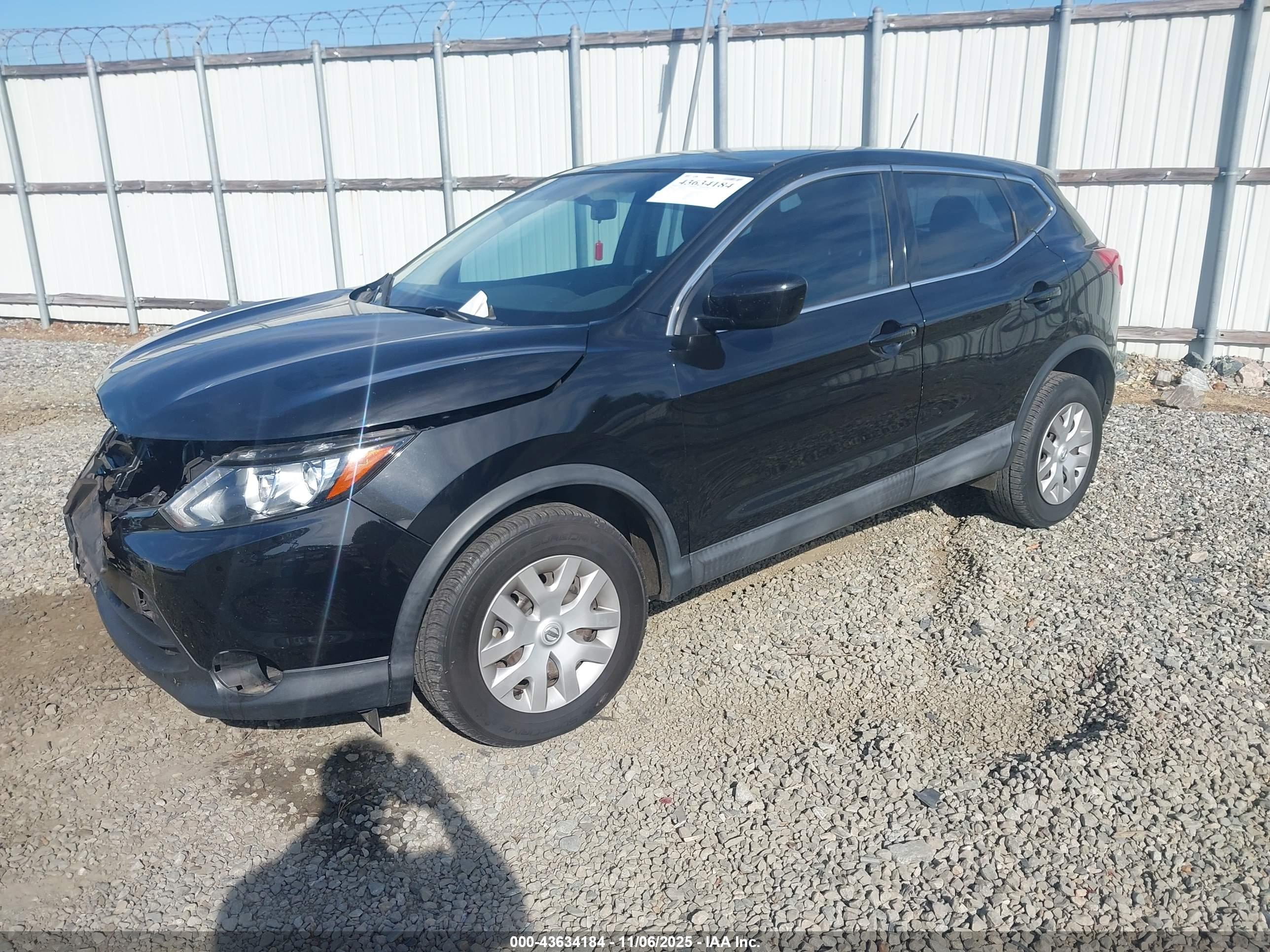 NISSAN ROGUE image 2