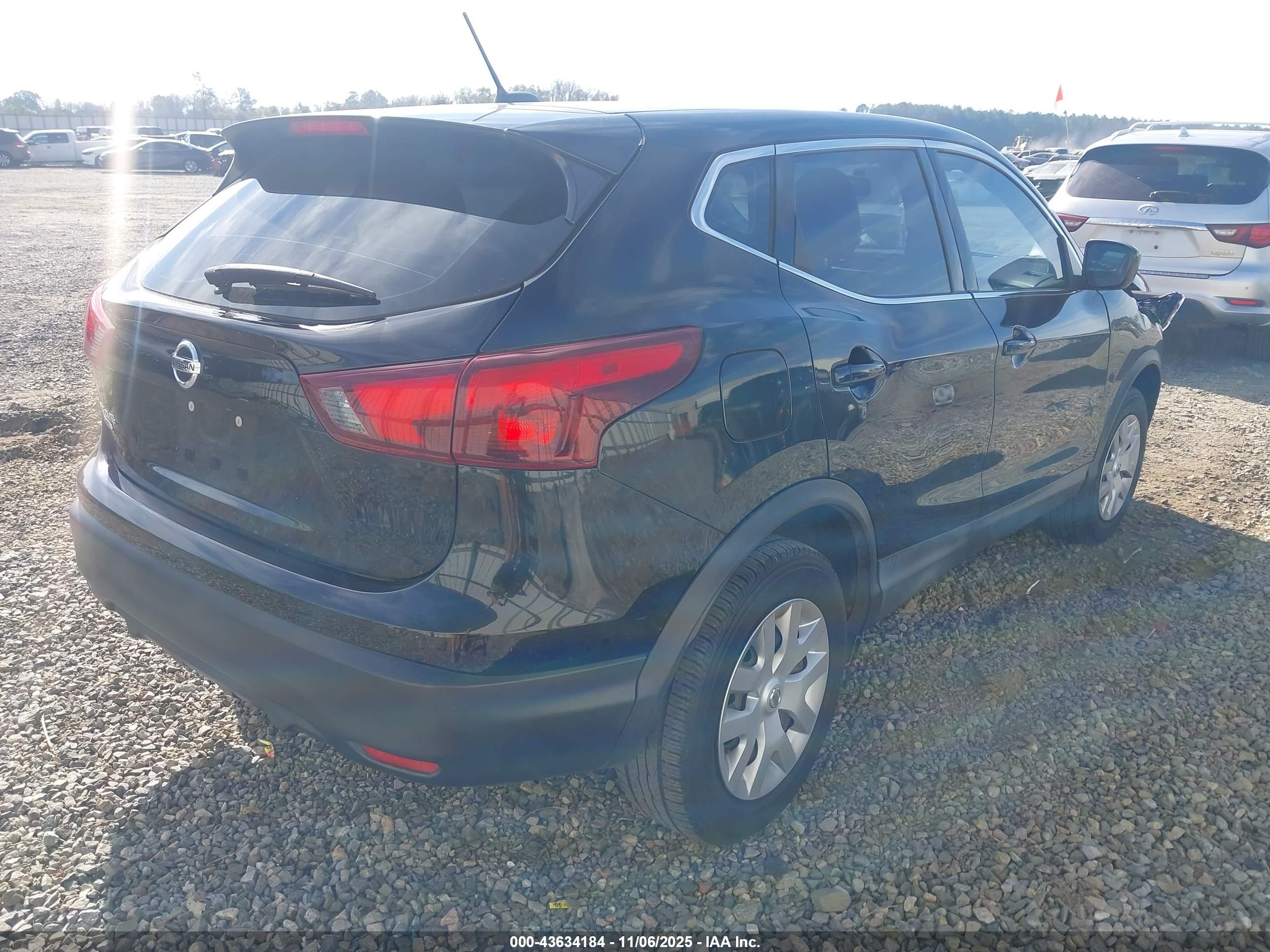 NISSAN ROGUE image 4