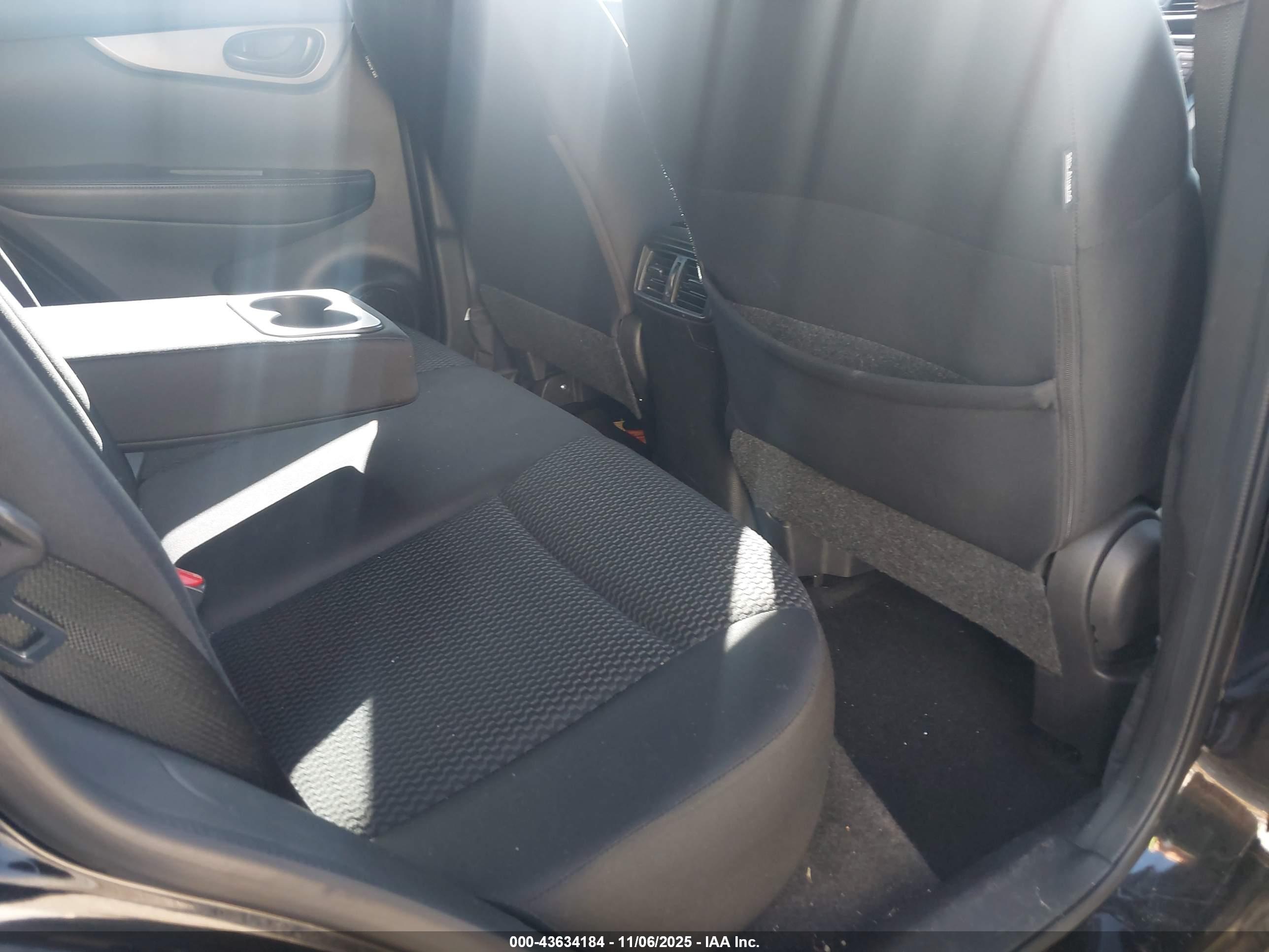 NISSAN ROGUE image 8