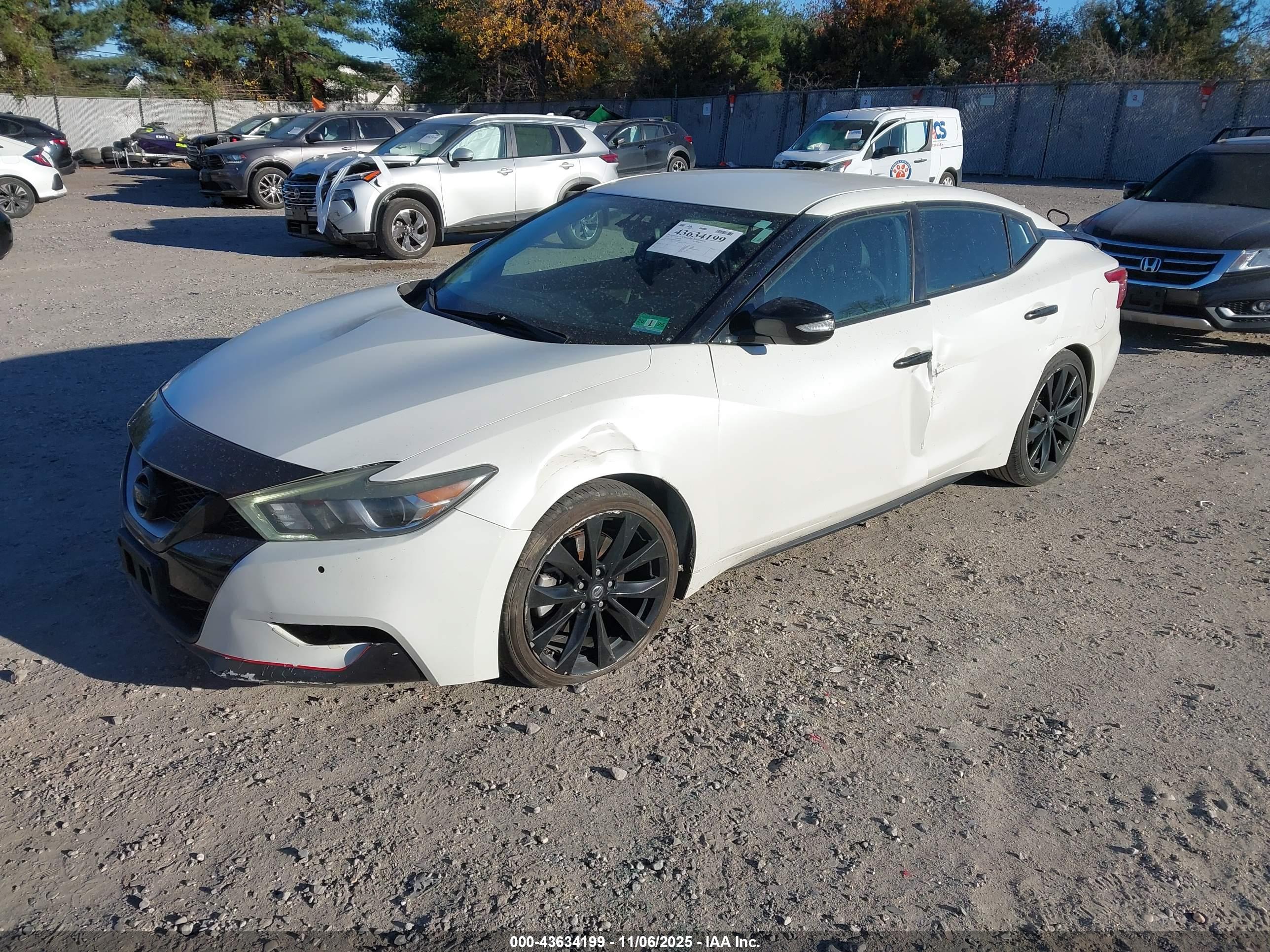 NISSAN MAXIMA image 2
