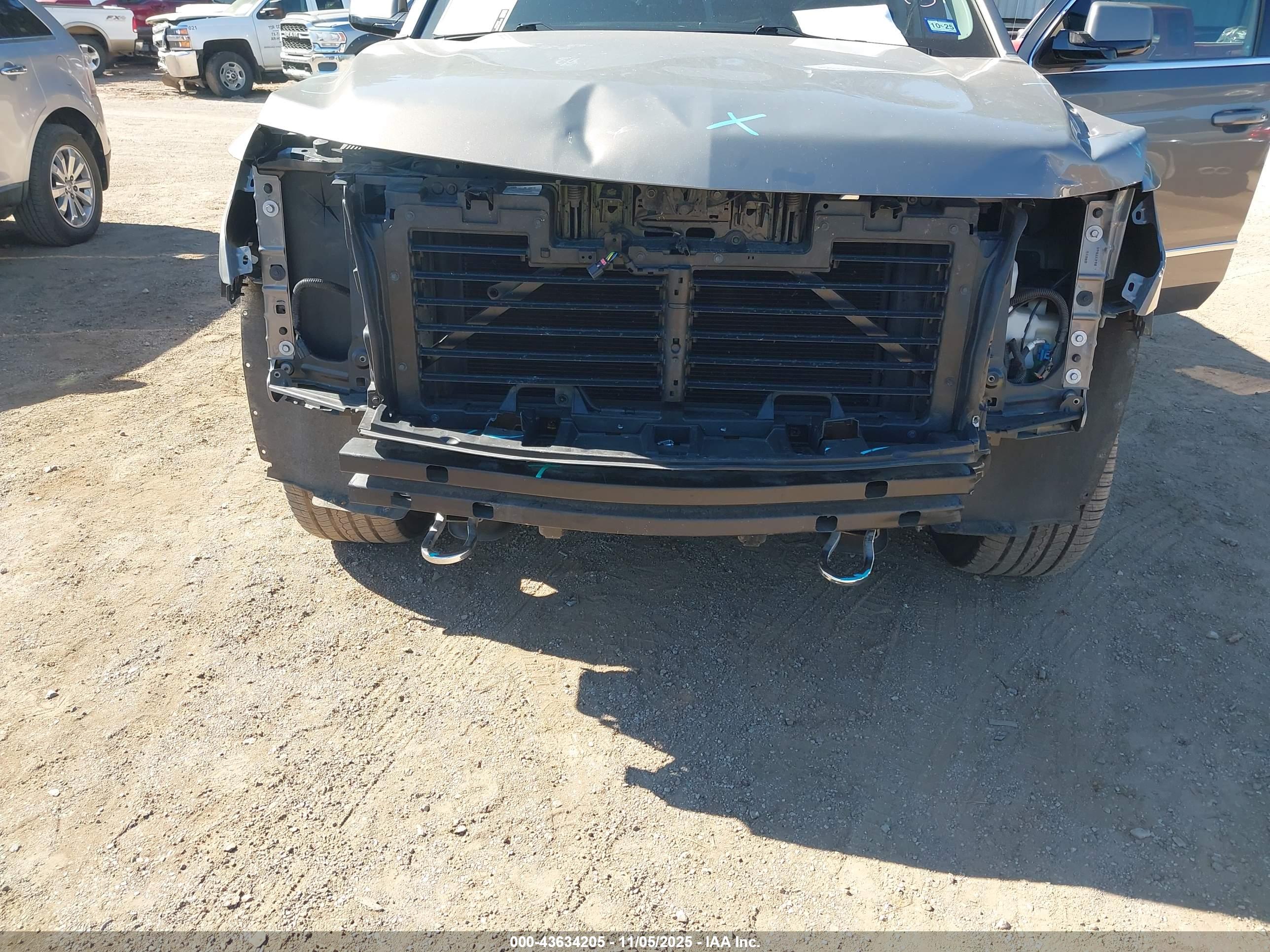 CHEVROLET TAHOE image 6