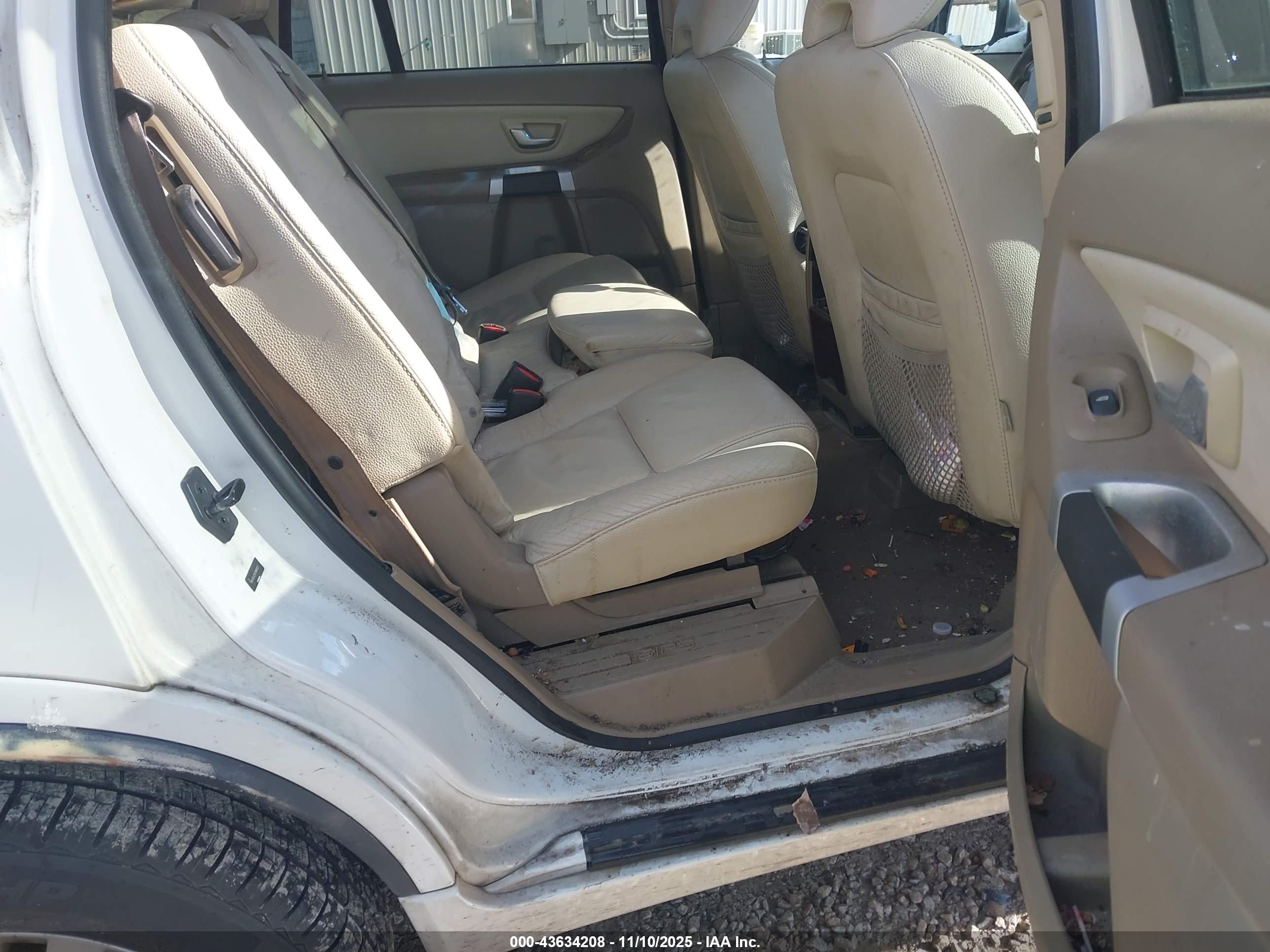 VOLVO XC90 image 8