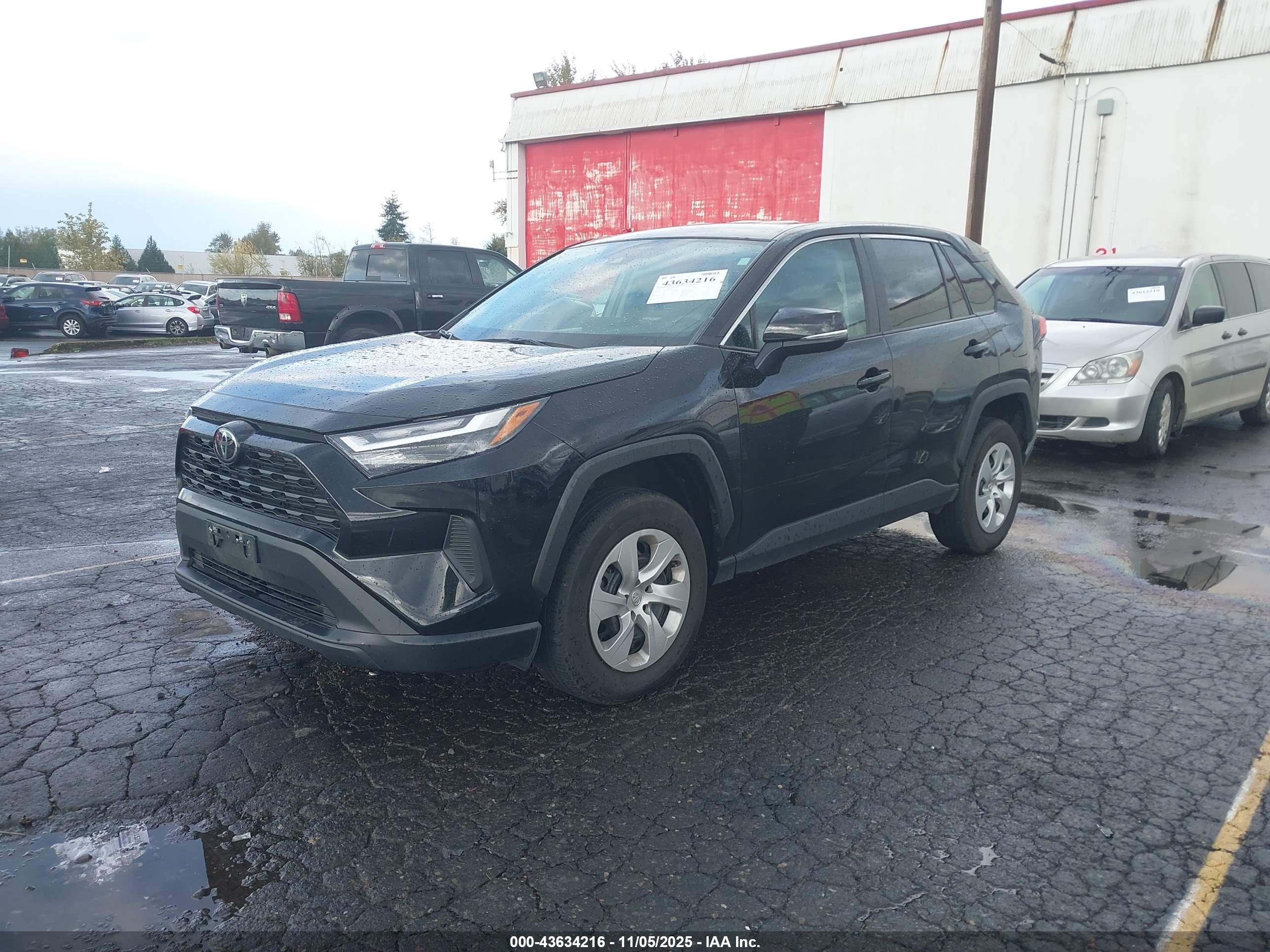 TOYOTA RAV4 image 2