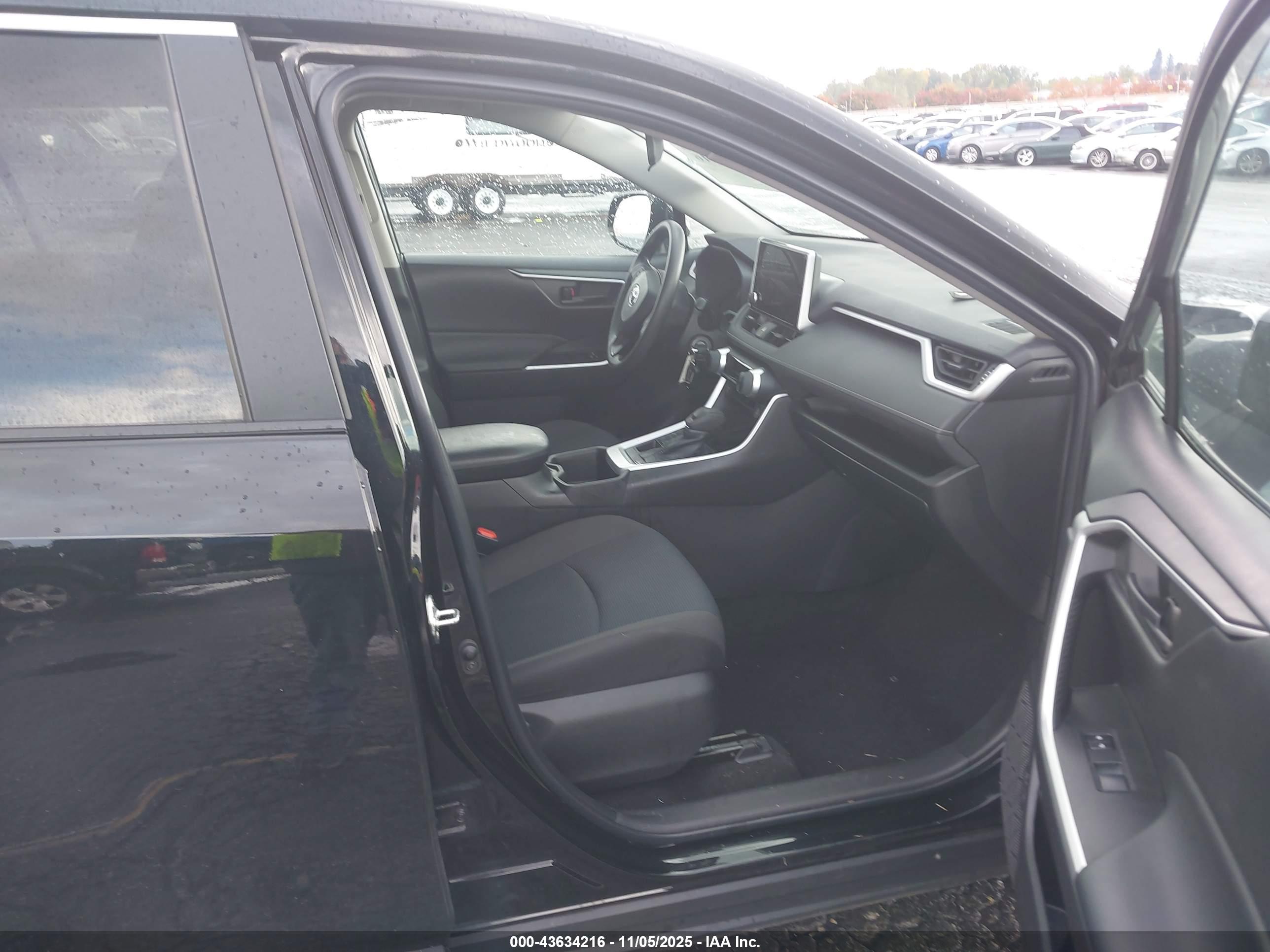 TOYOTA RAV4 image 5